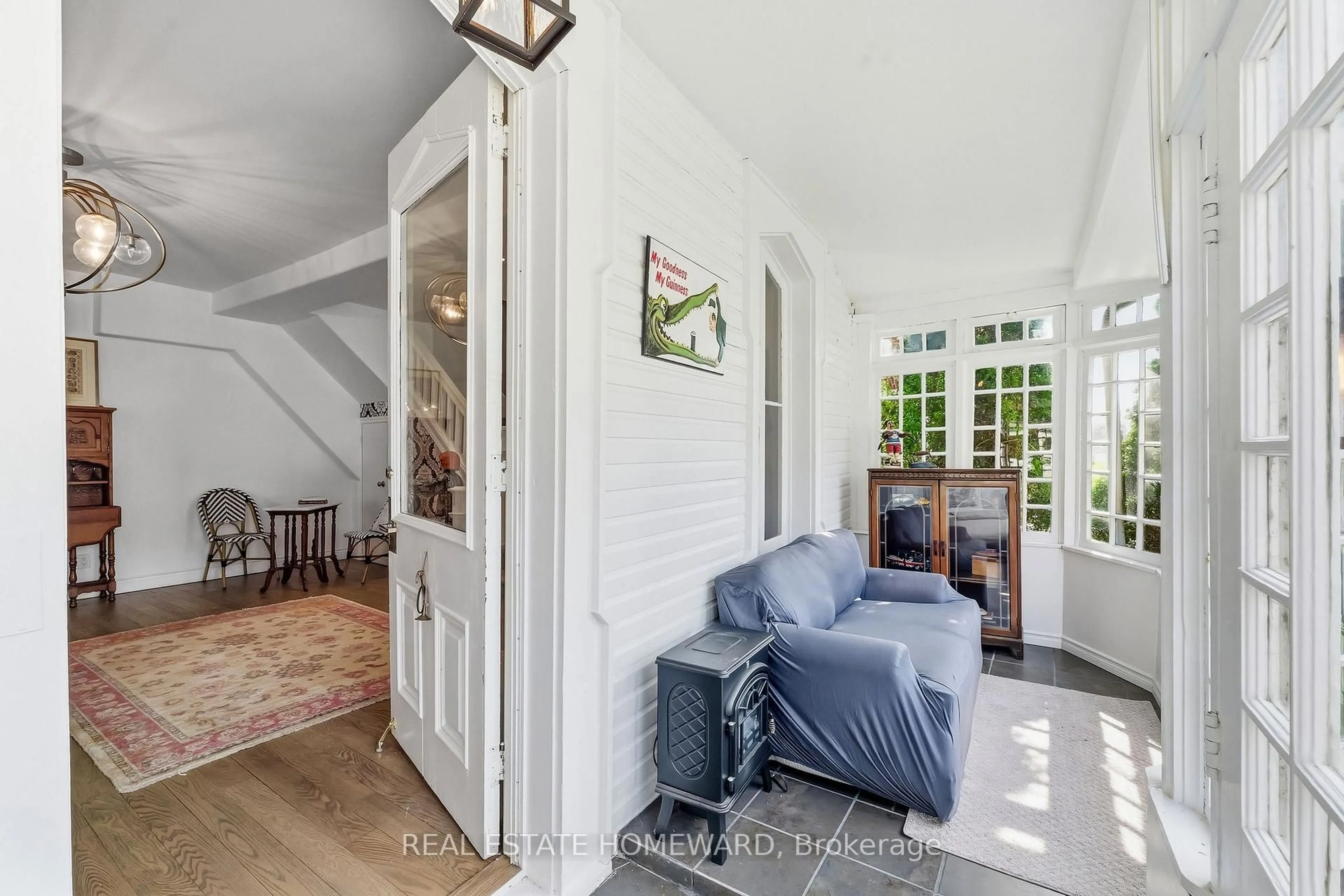 Indoor entryway for 101 Main St, Brighton Ontario K0K 1H0