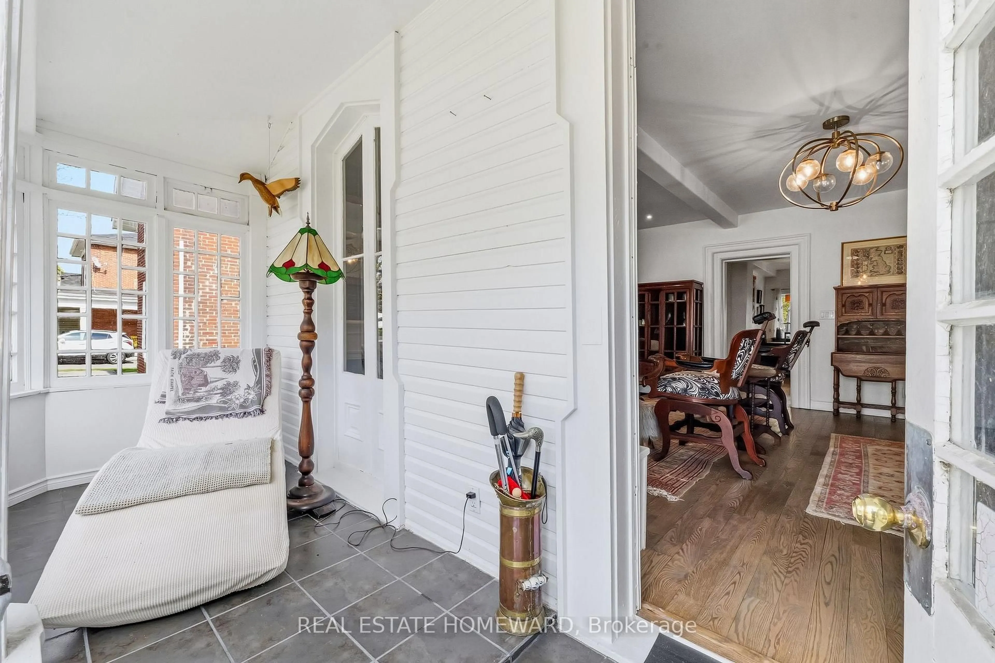 Indoor entryway for 101 Main St, Brighton Ontario K0K 1H0