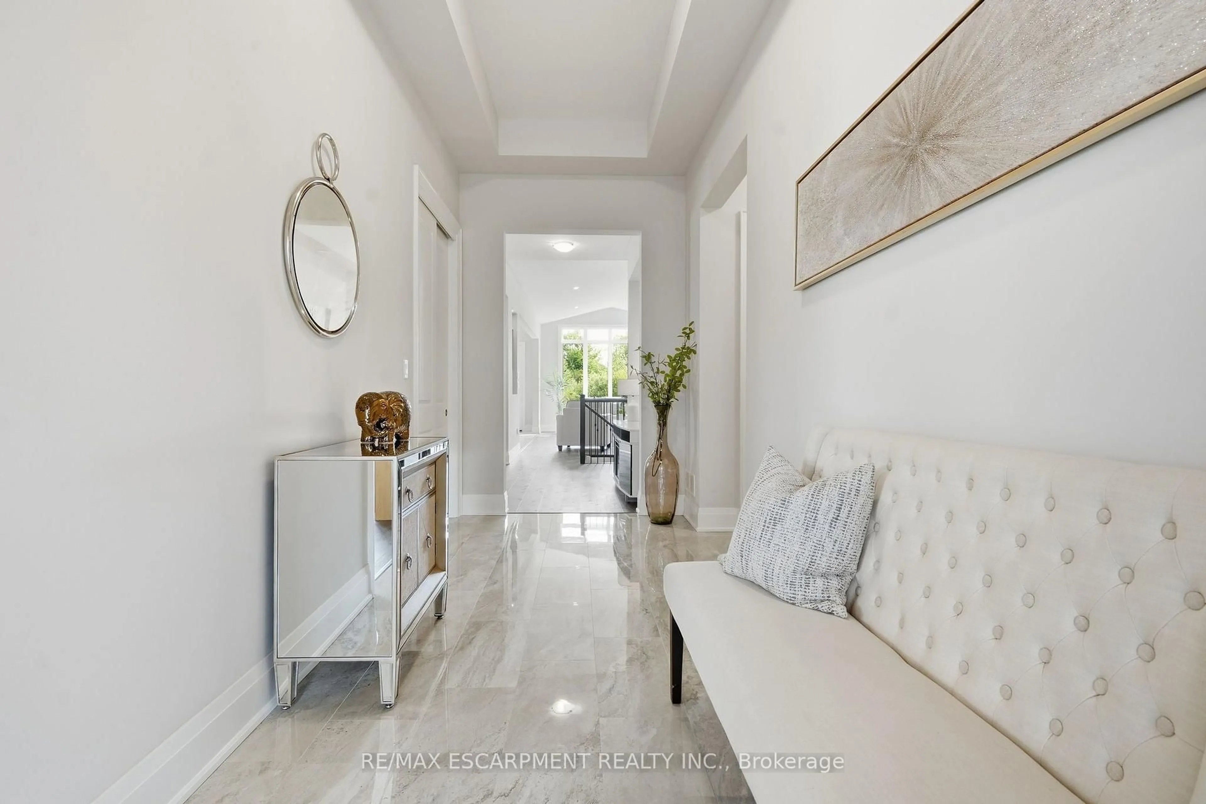 Indoor entryway for 162 Westcott Rd, Welland Ontario L3C 0K9