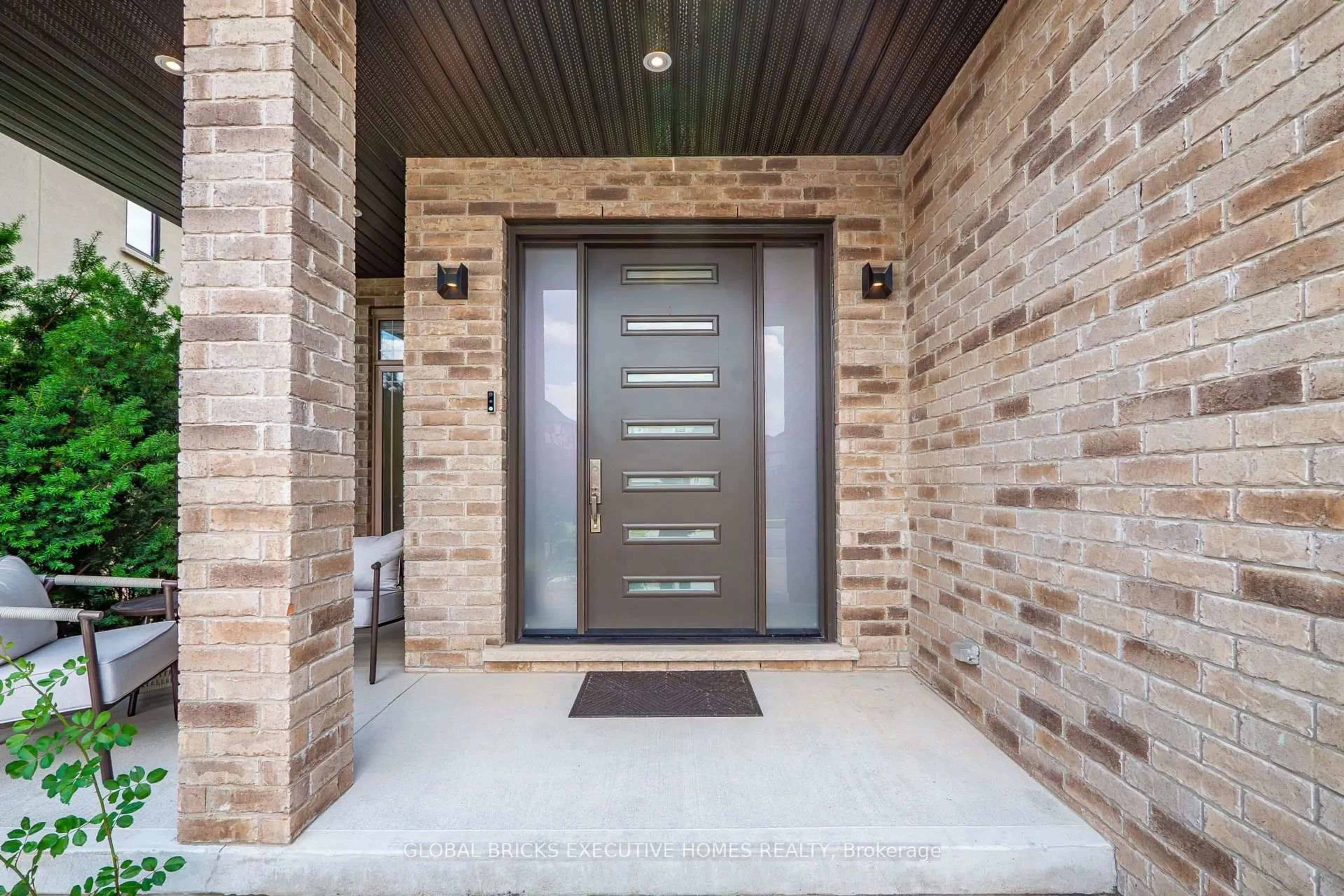 Indoor entryway for 56 Valleyscape Dr, Kitchener Ontario N2P 0G3