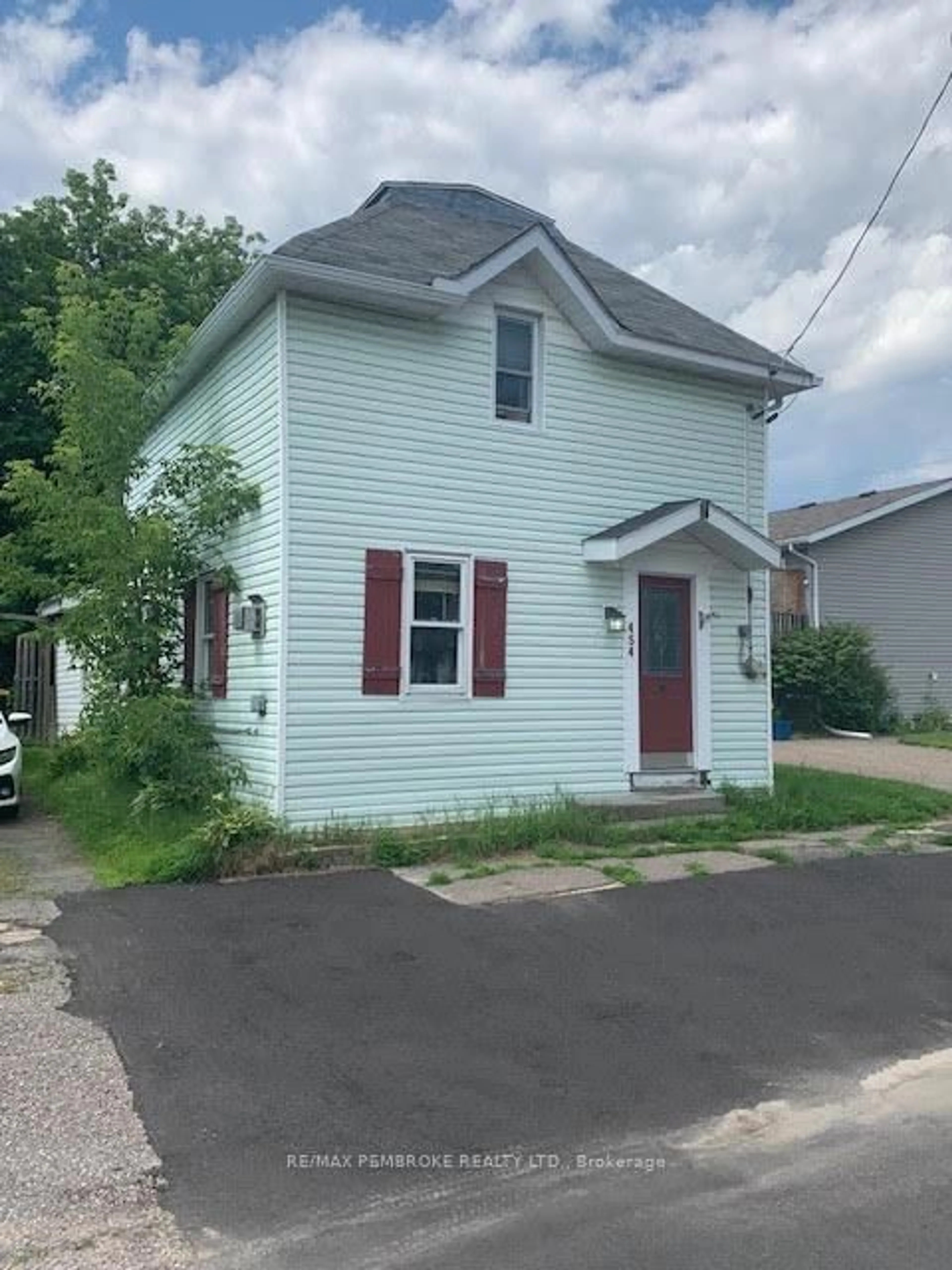 Unknown for 454 Norman St, Pembroke Ontario K8A 4A5
