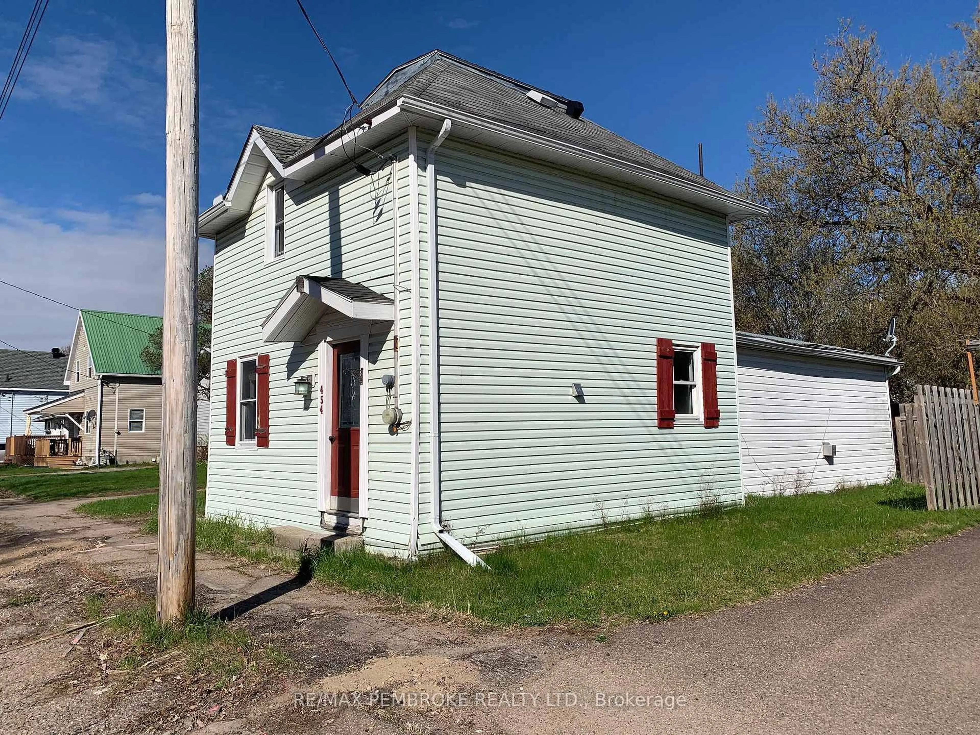 Unknown for 454 Norman St, Pembroke Ontario K8A 4A5