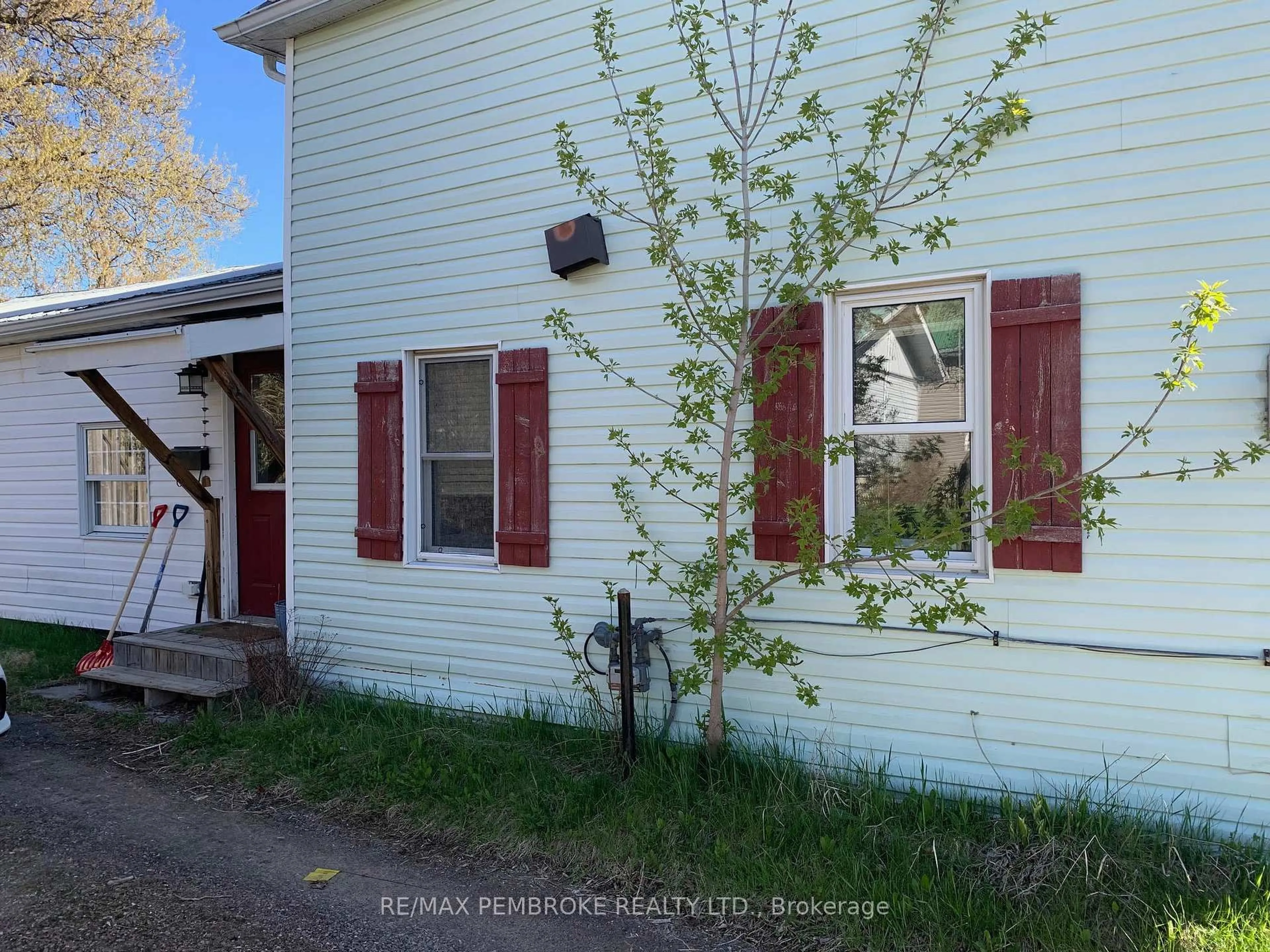 Unknown for 454 Norman St, Pembroke Ontario K8A 4A5