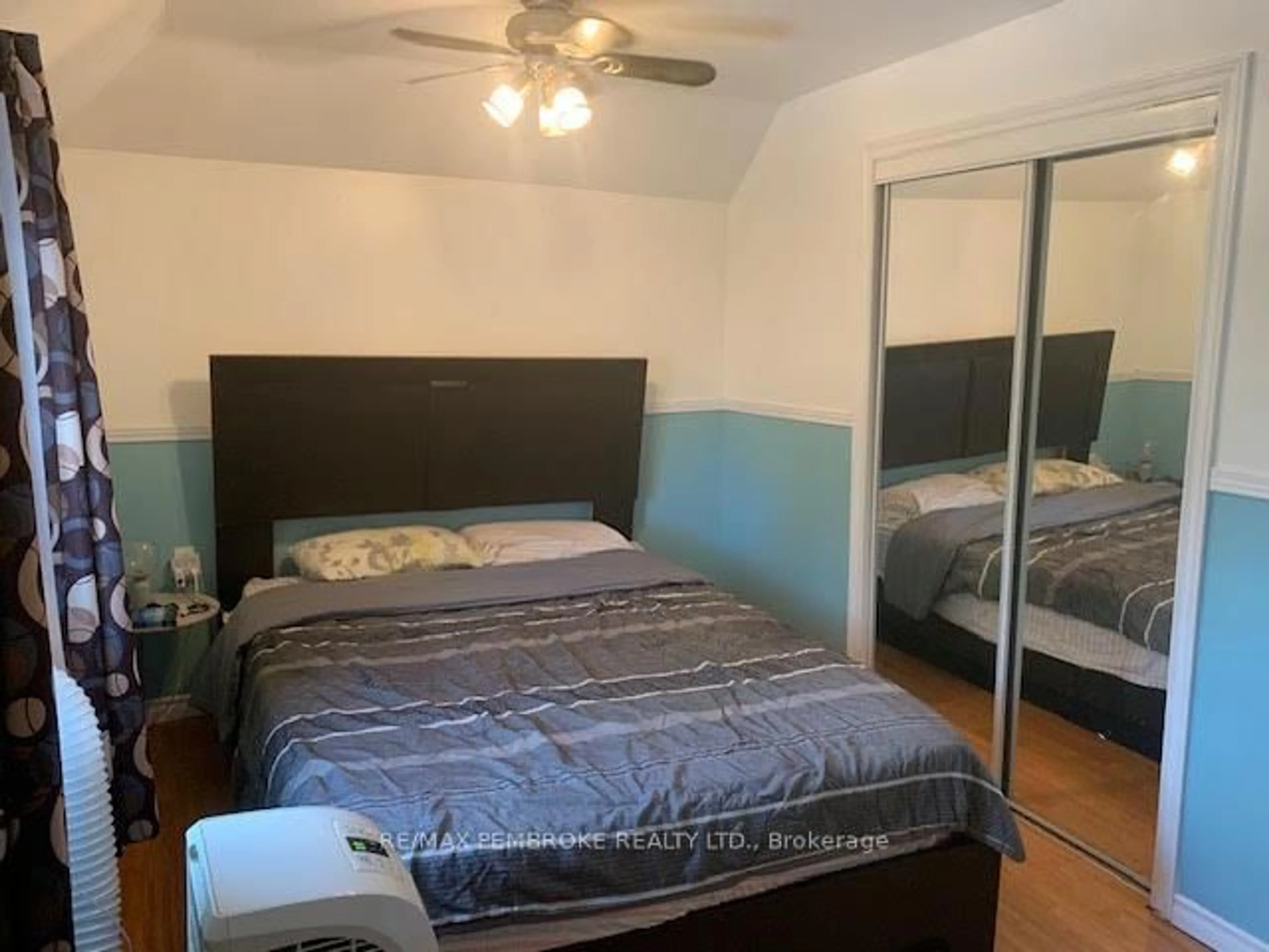 A pic of a room for 454 Norman St, Pembroke Ontario K8A 4A5