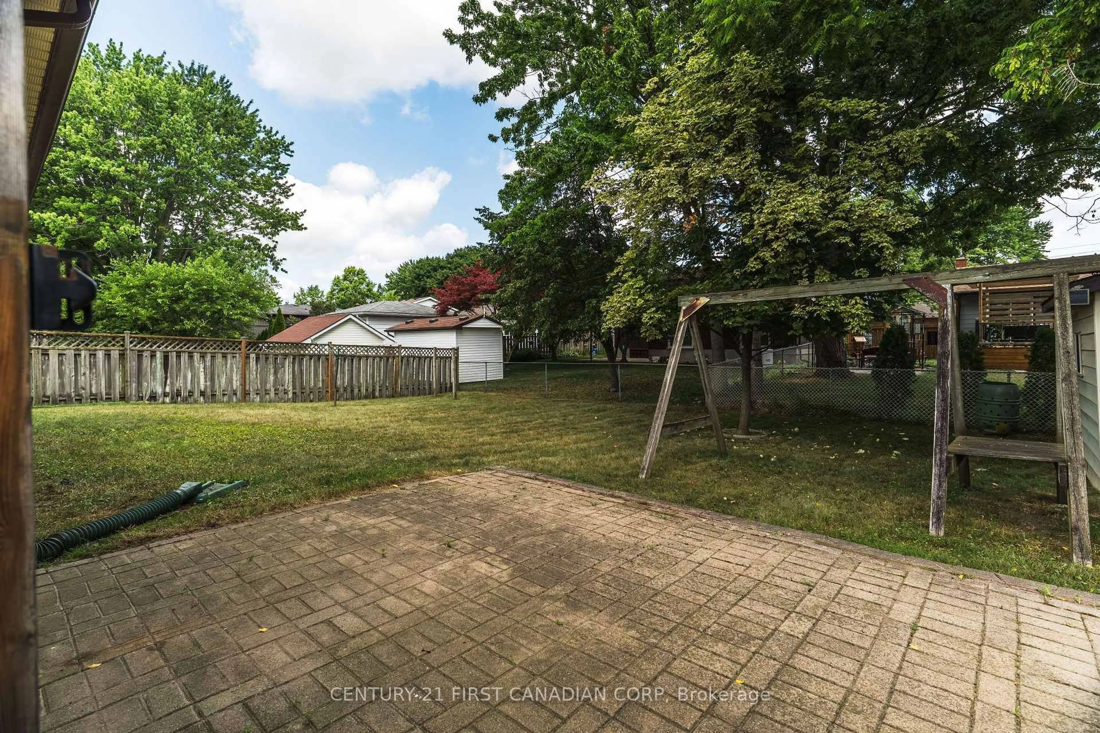 A pic from outside/outdoor area/front of a property/back of a property/a pic from drone, street for 45 Westgate Ave, Strathroy-Caradoc Ontario N7G 3S9