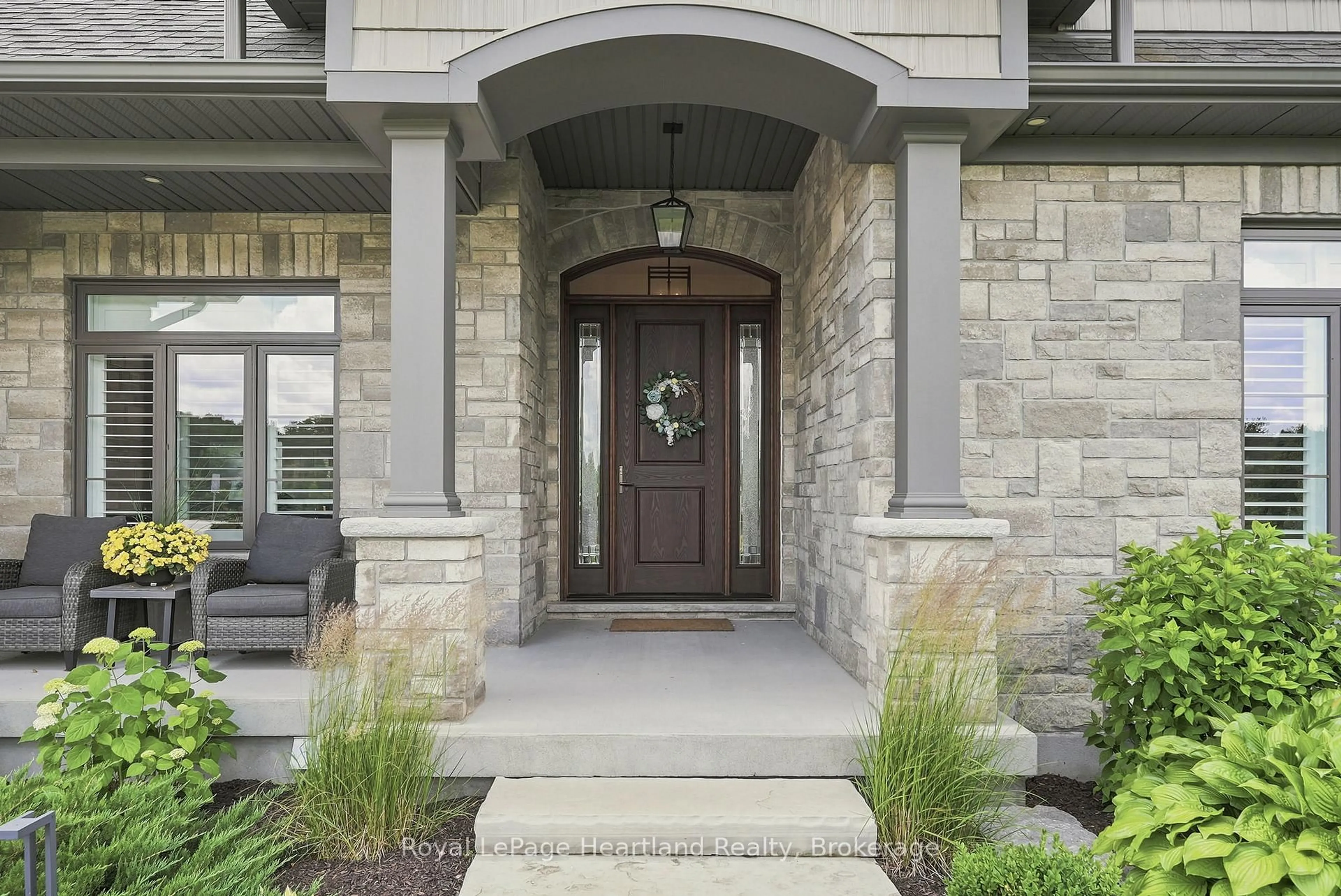 Indoor entryway for 129 Sharron Crt, Mapleton Ontario N0G 2K0