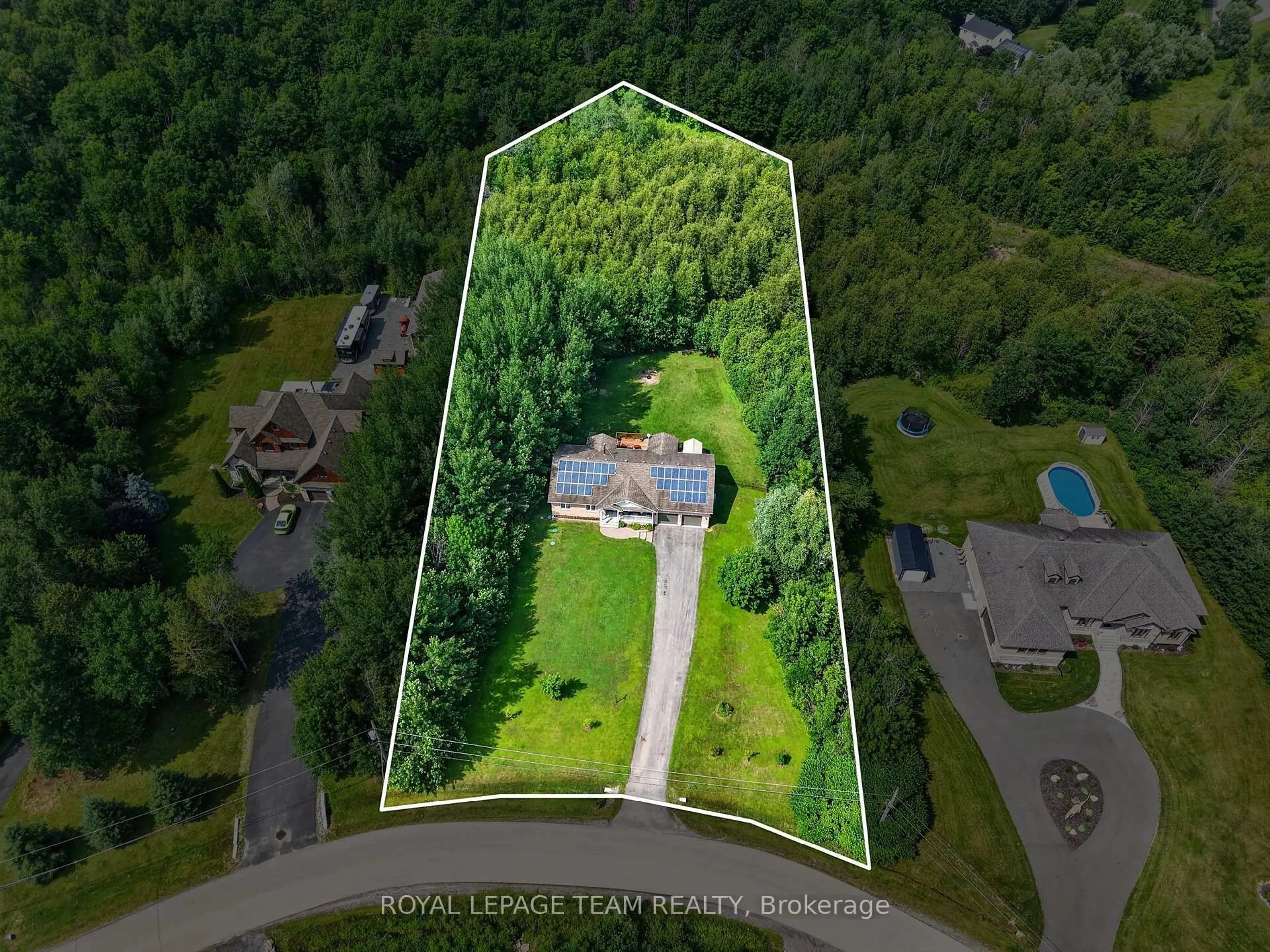 A pic from outside/outdoor area/front of a property/back of a property/a pic from drone, unknown for 8115 Adam Baker Way, Metcalfe Ontario K0A 2P0