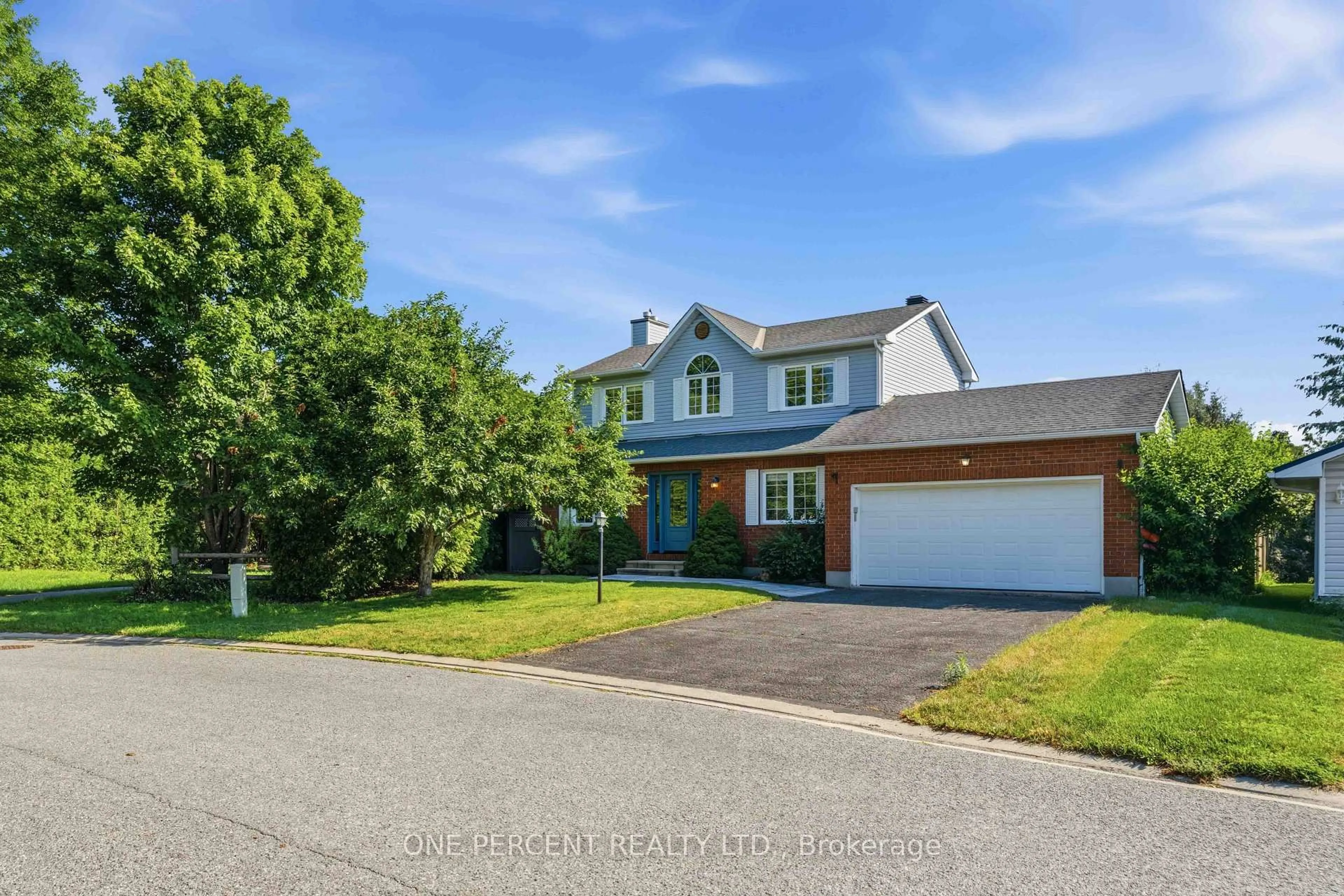 A pic from outside/outdoor area/front of a property/back of a property/a pic from drone, street for 19 Amy St, Stittsville Ontario K2S 1L7