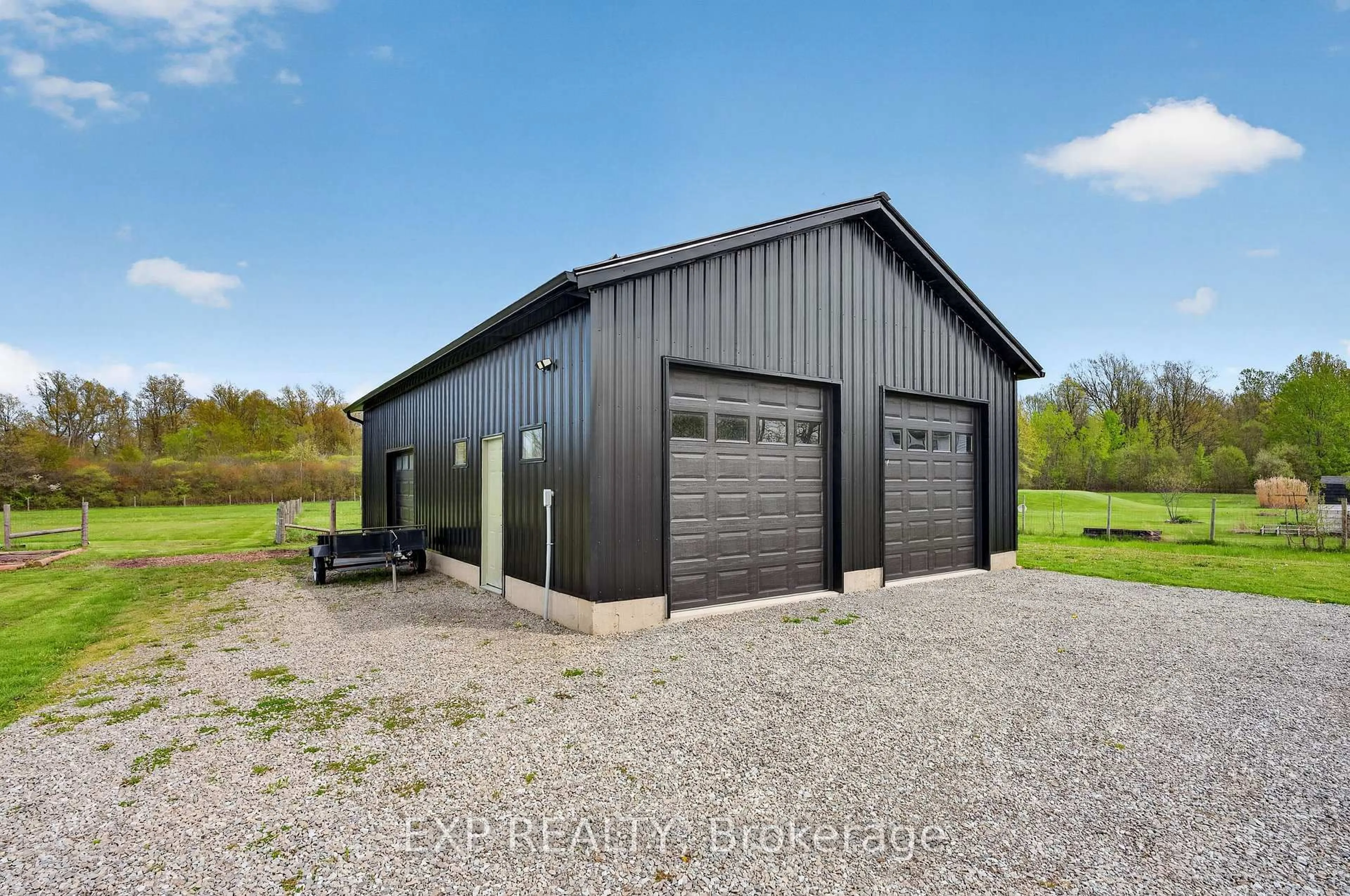 Indoor garage for 2266 Pettit Rd, Fort Erie Ontario L2A 5M4