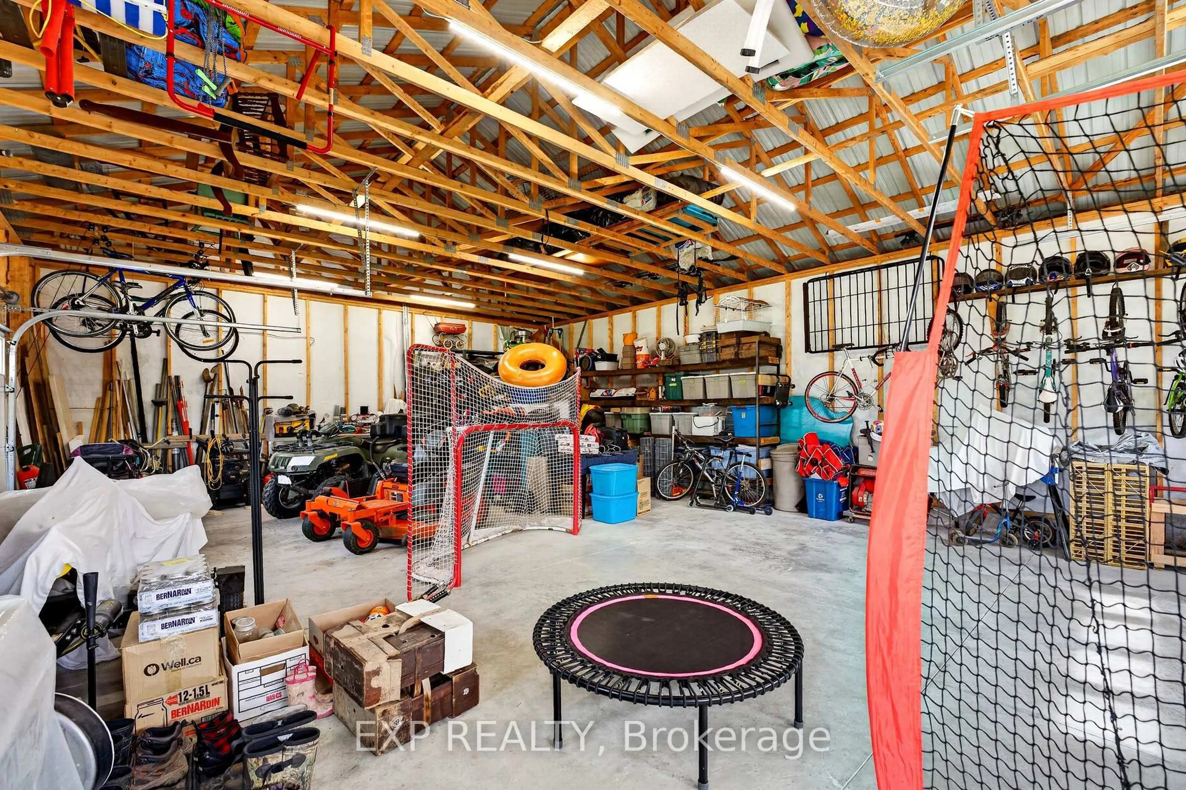 Indoor garage for 2266 Pettit Rd, Fort Erie Ontario L2A 5M4