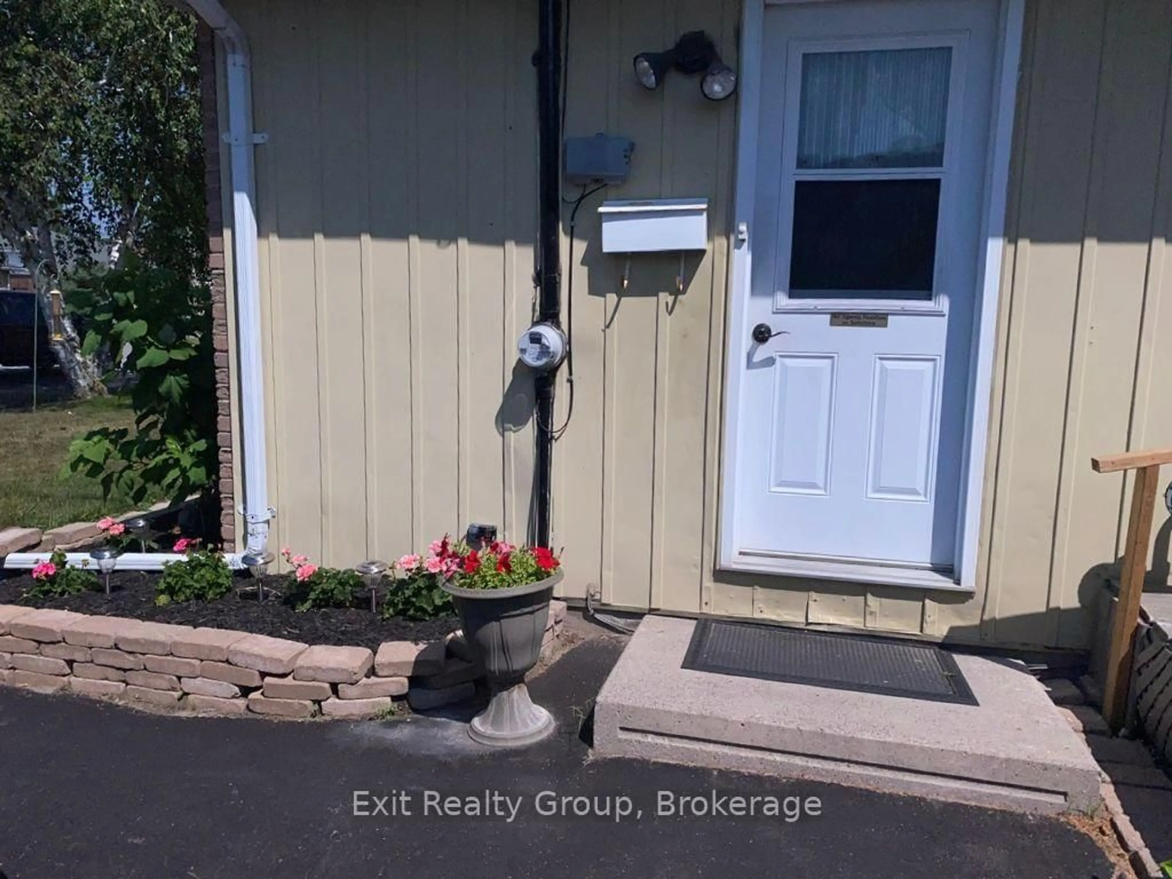 Indoor entryway for 83 Centre St, Hastings Ontario K0K 2C0