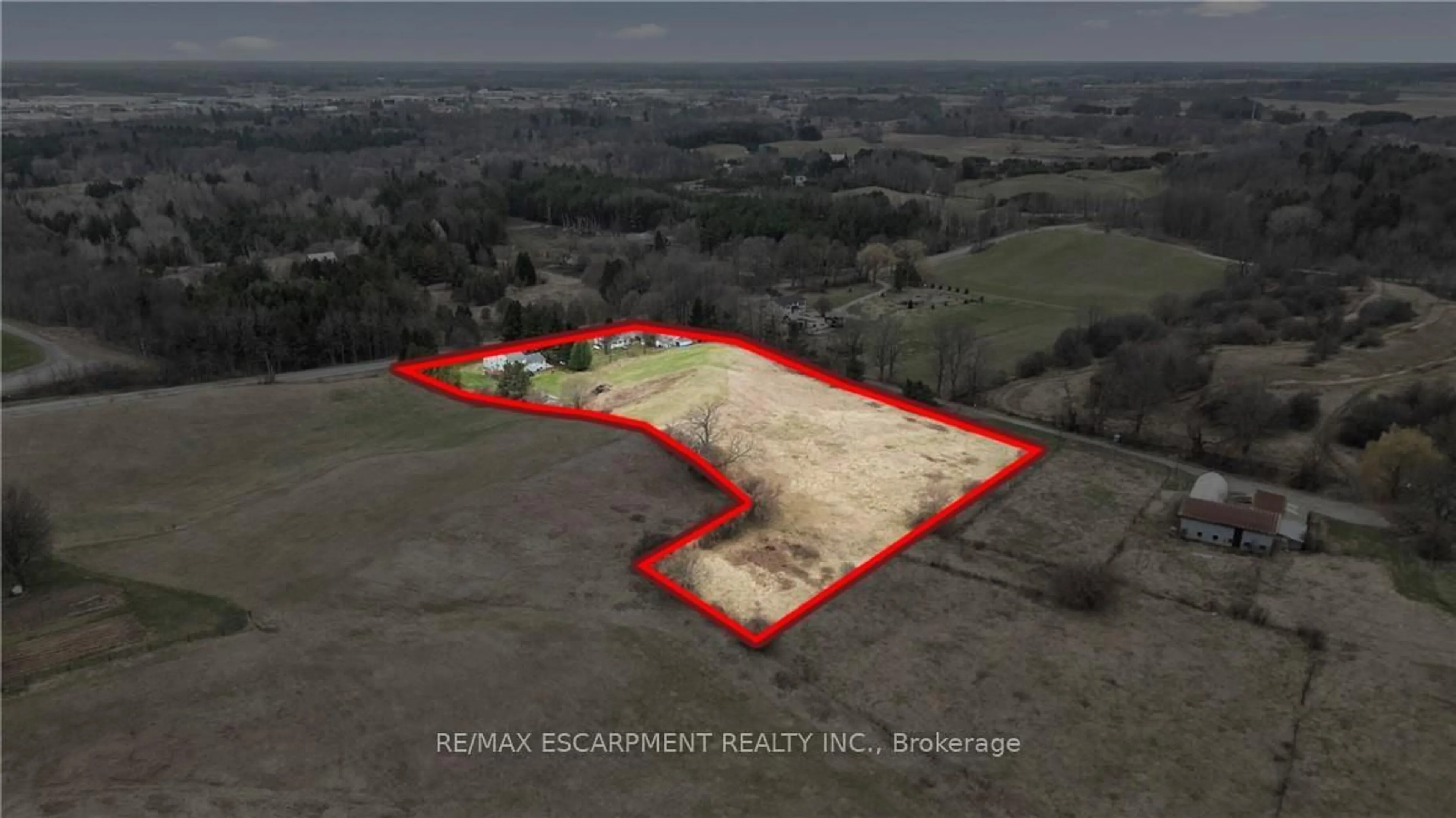 A pic from outside/outdoor area/front of a property/back of a property/a pic from drone, building for 867-855 JERSEYVILLE Rd, Hamilton Ontario L0R 1R0