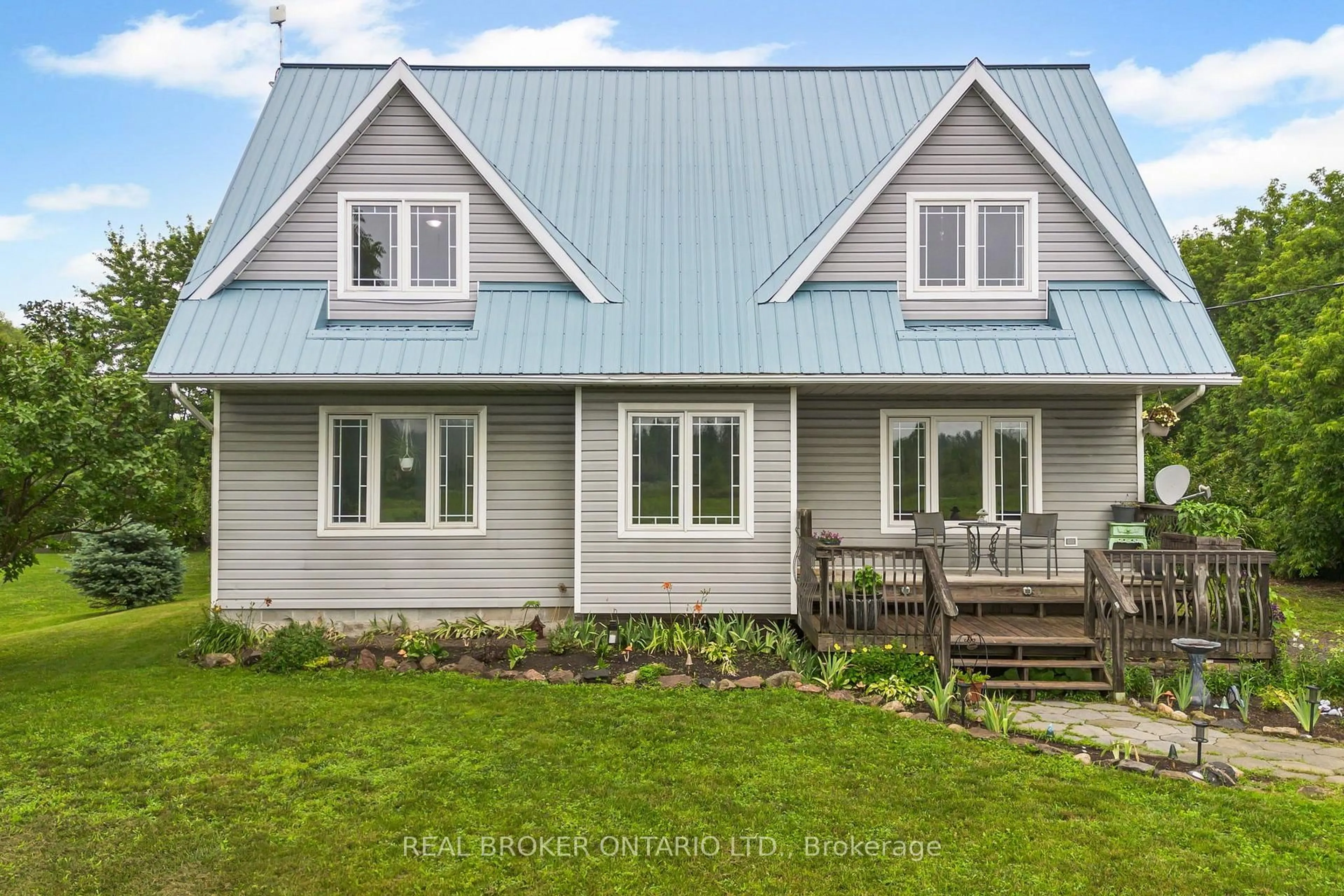 Home with vinyl exterior material, building for 1919 Stagecoach Rd, Greely Ontario K4P 1L9