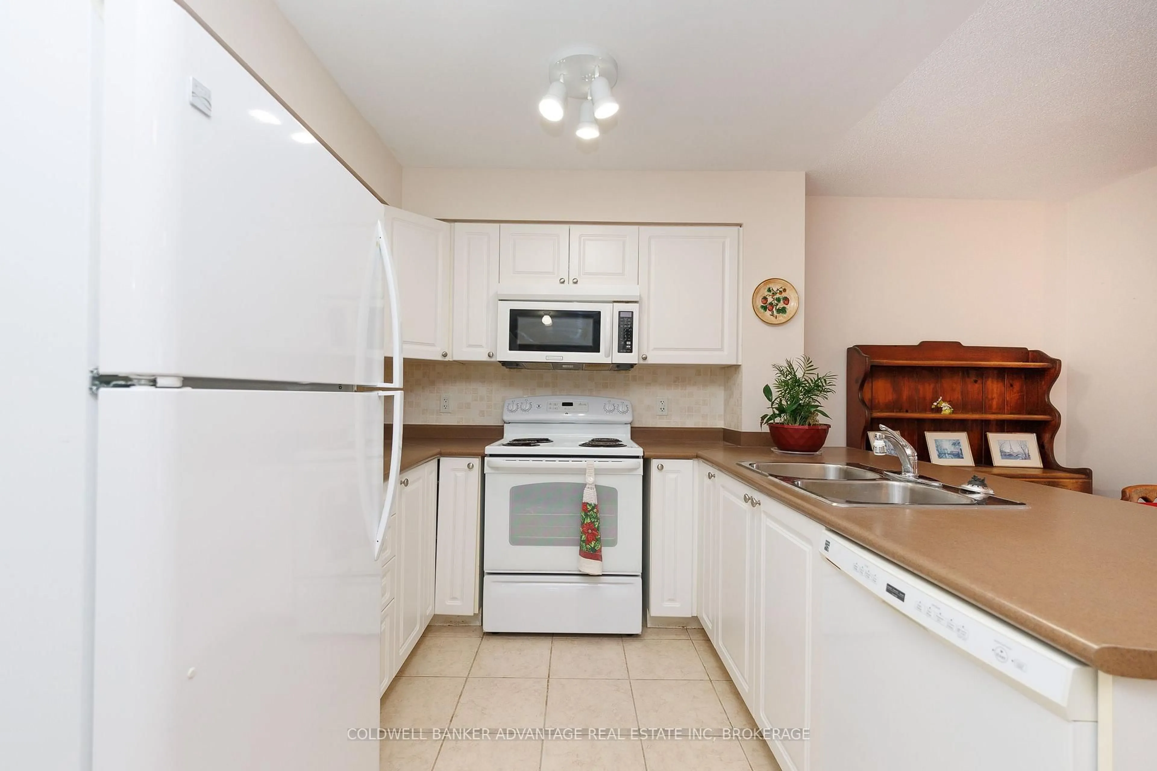 Standard kitchen, unknown for 330 Prince Charles Dr #1208, Welland Ontario L3C 7B3