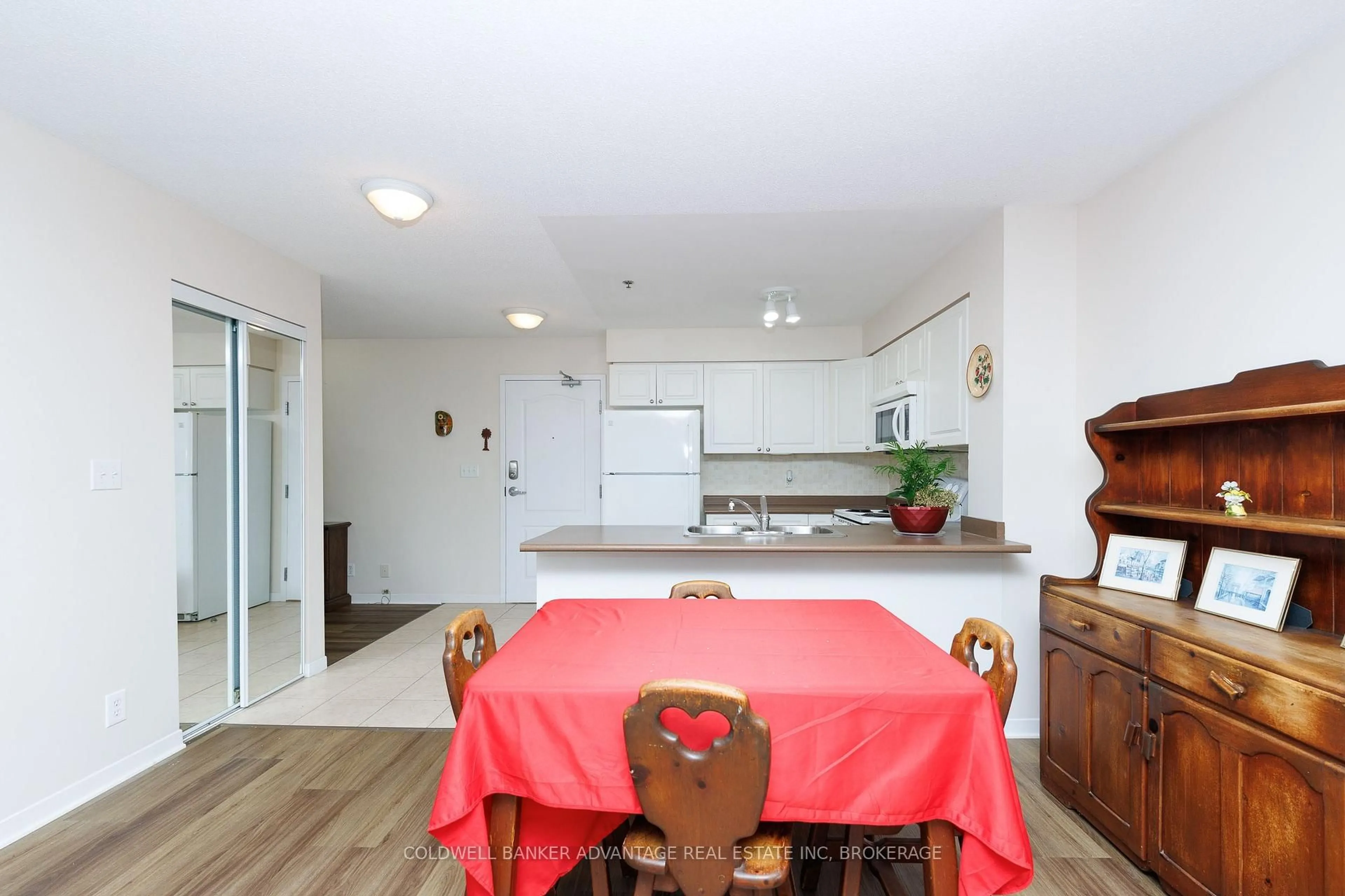Standard kitchen, unknown for 330 Prince Charles Dr #1208, Welland Ontario L3C 7B3