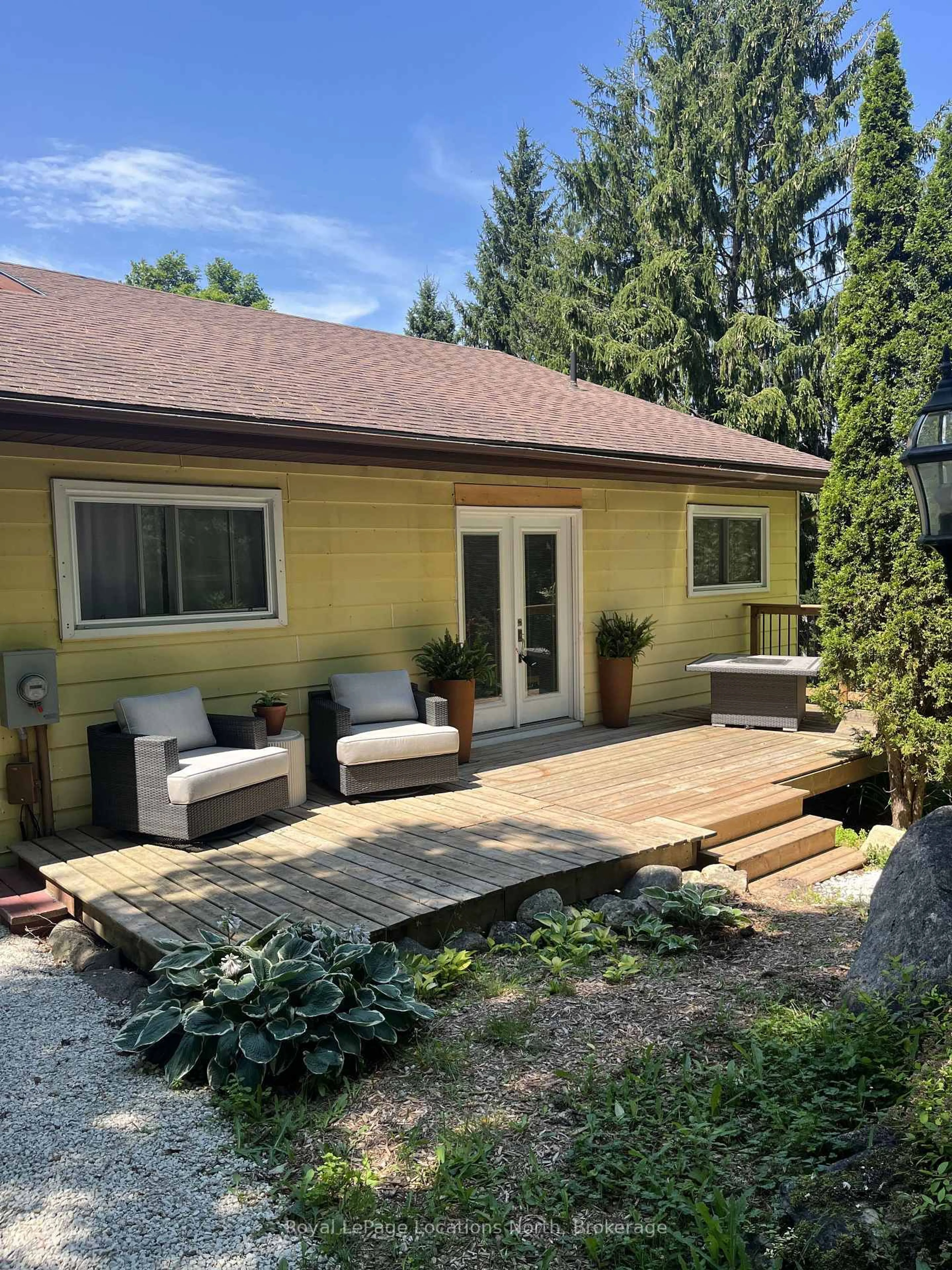 Patio, street for 102 Mill St, Grey Highlands Ontario N0C 1E0