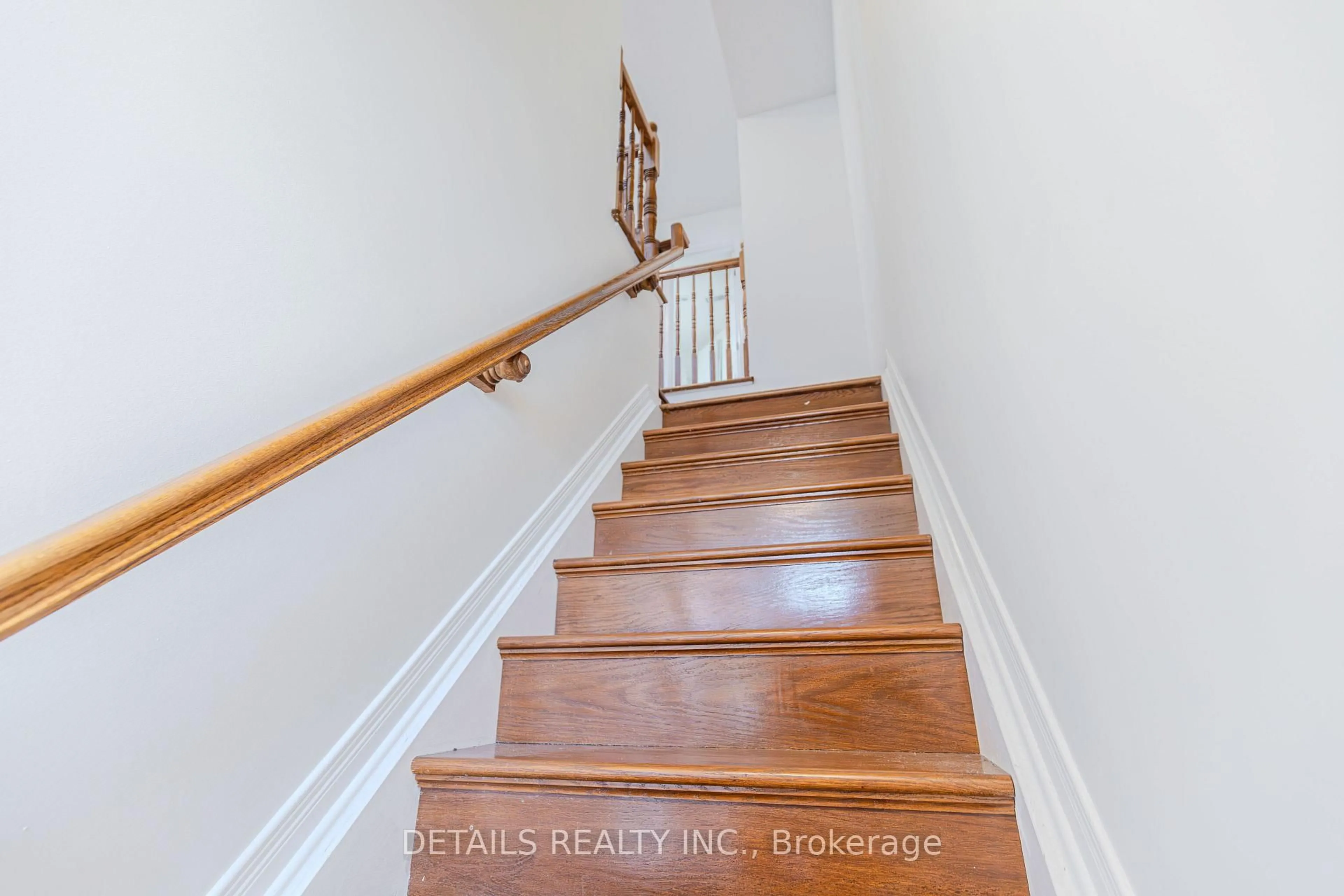 Stairs for 376 Wiffen Private #20, Ottawa Ontario K2H 1G4