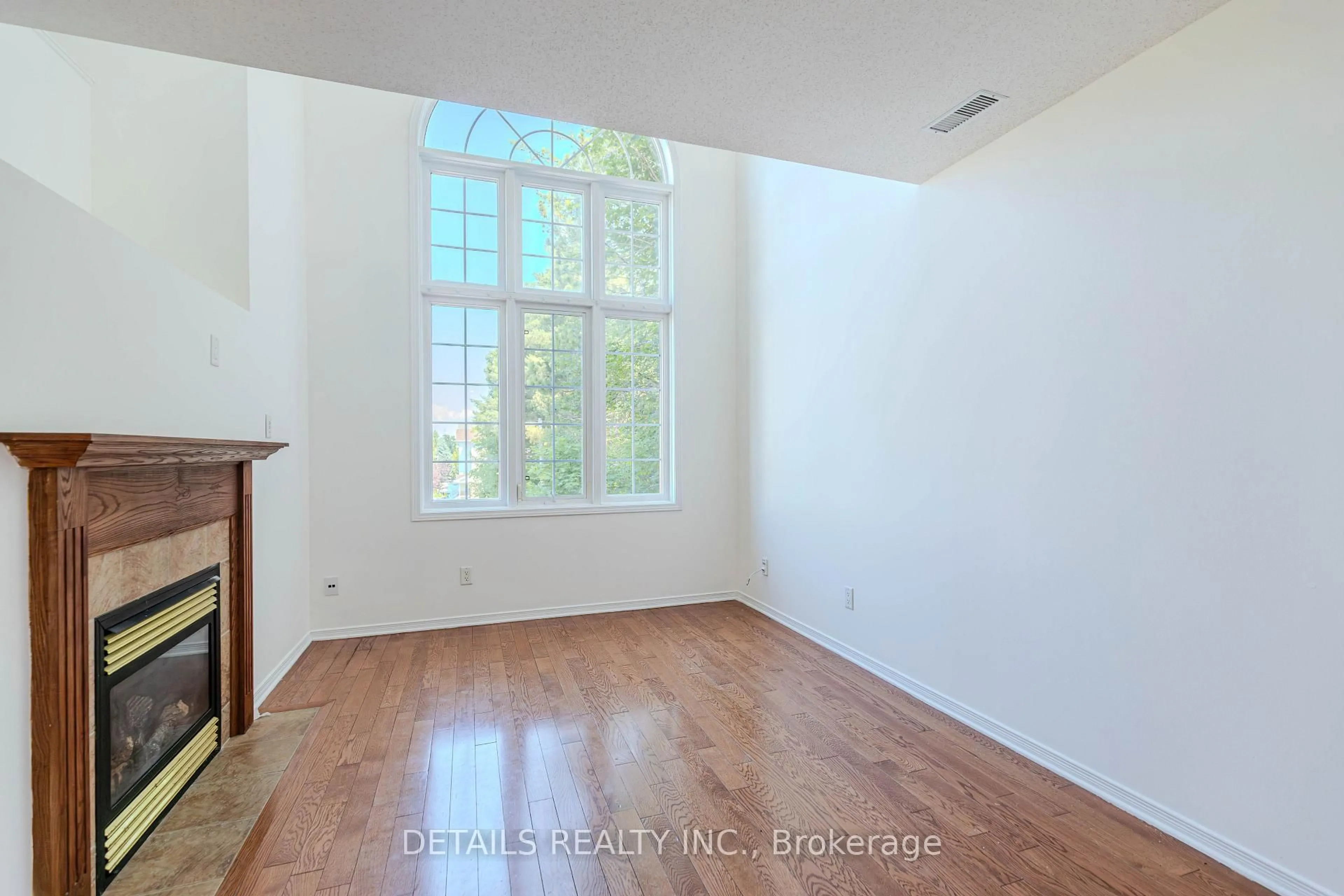 A pic of a room for 376 Wiffen Private #20, Ottawa Ontario K2H 1G4