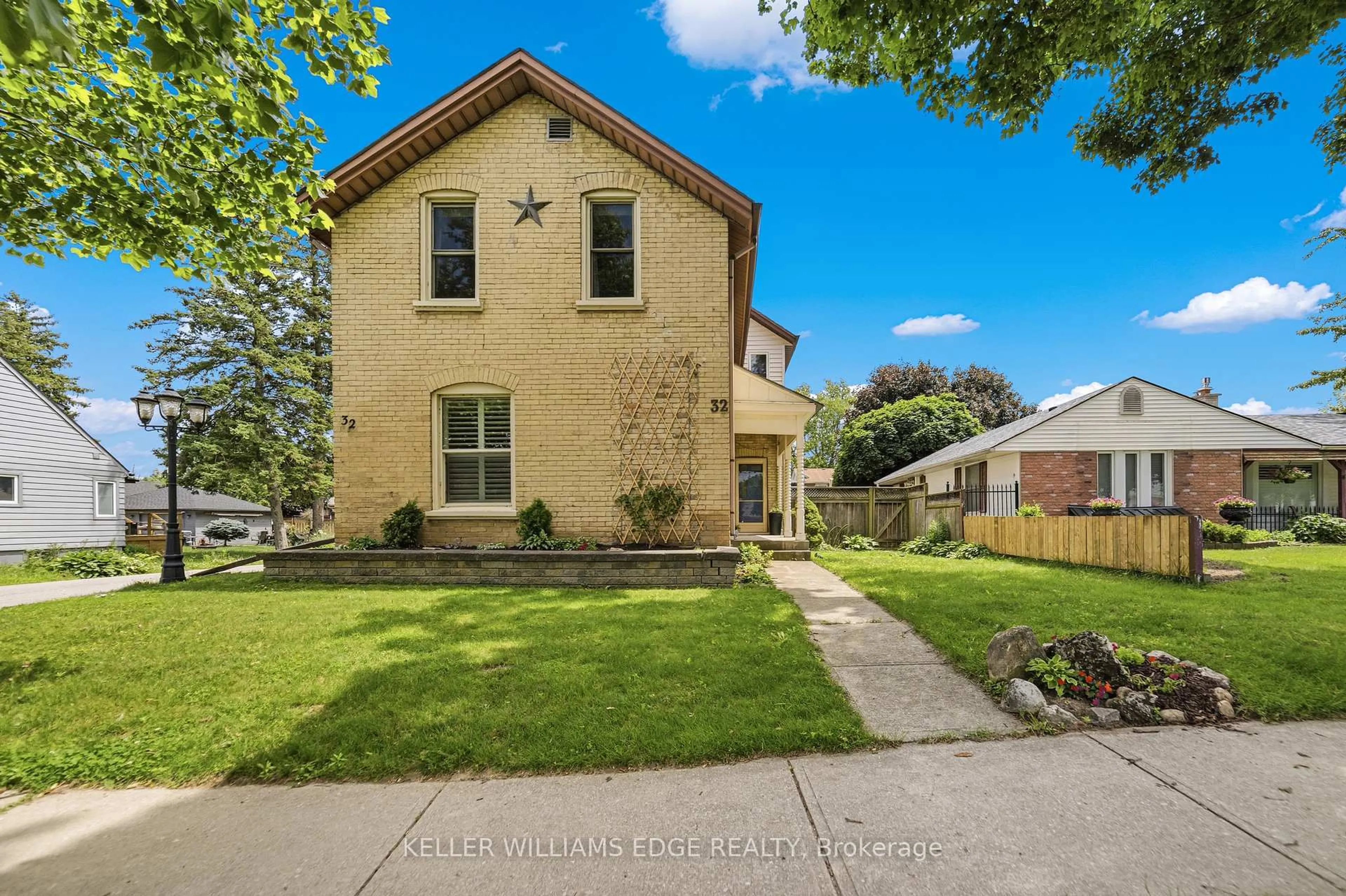 A pic from outside/outdoor area/front of a property/back of a property/a pic from drone, street for 32 Clench Ave, Brantford Ontario N3T 1B6
