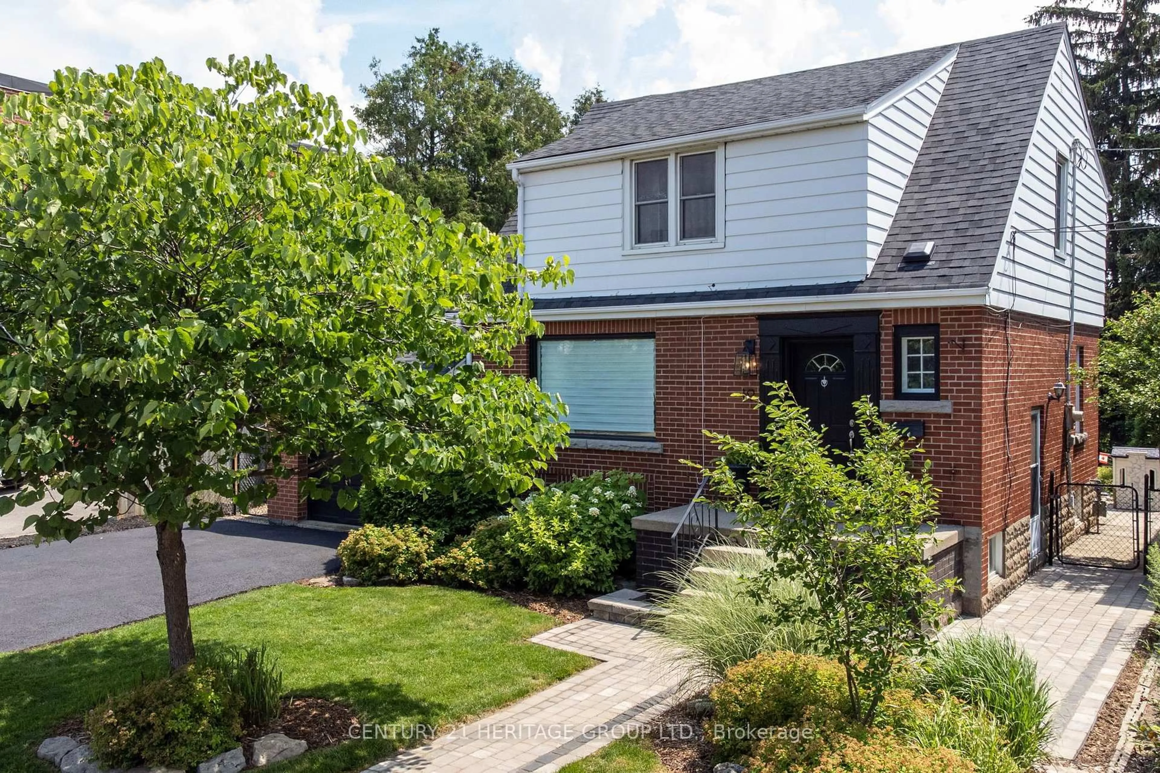 Home with brick exterior material, street for 19 East 34th St, Hamilton Ontario L8V 3W2