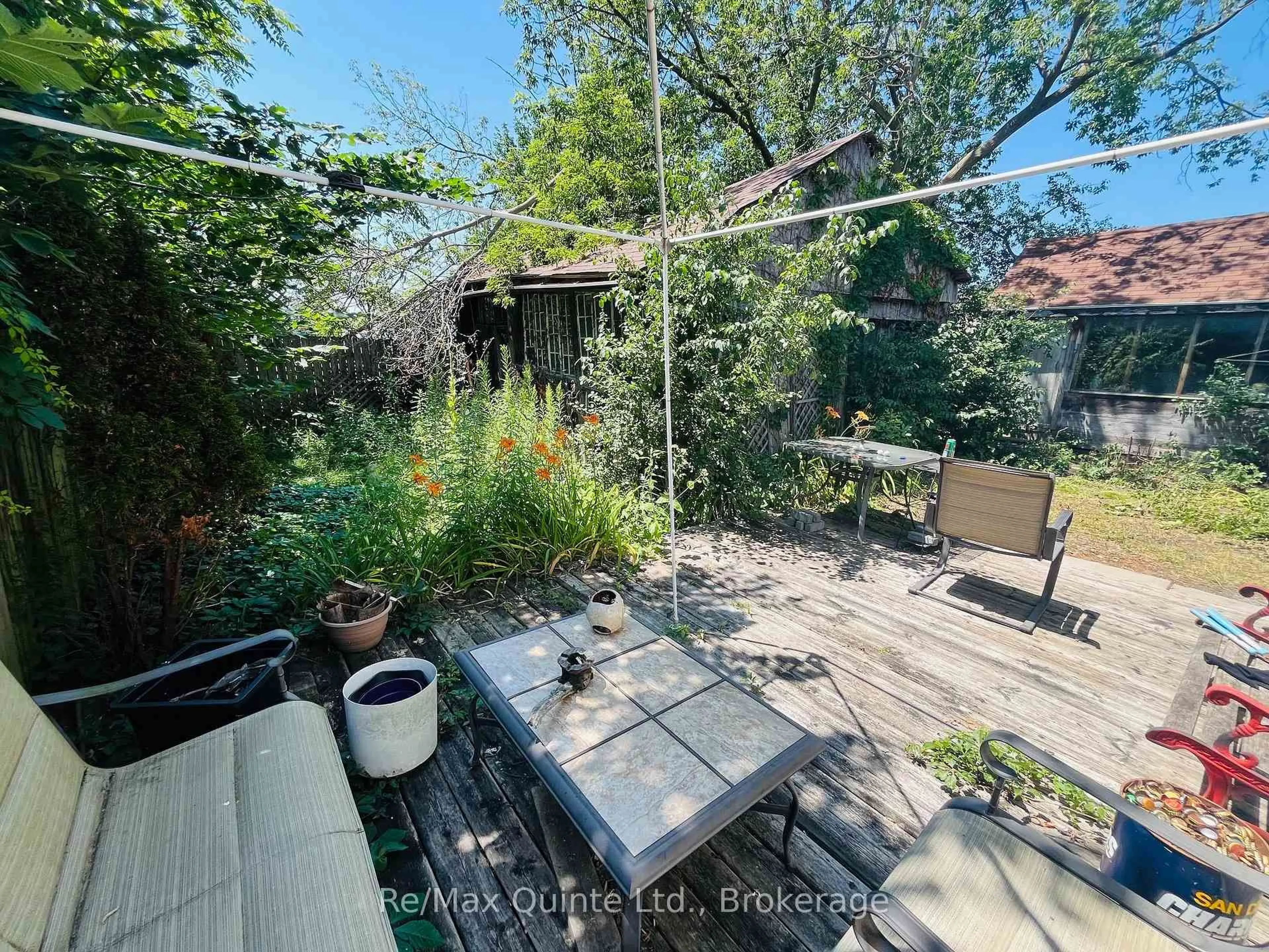 A pic from outside/outdoor area/front of a property/back of a property/a pic from drone, forest/trees view for 92 Foster Ave, Belleville Ontario K8N 3P7