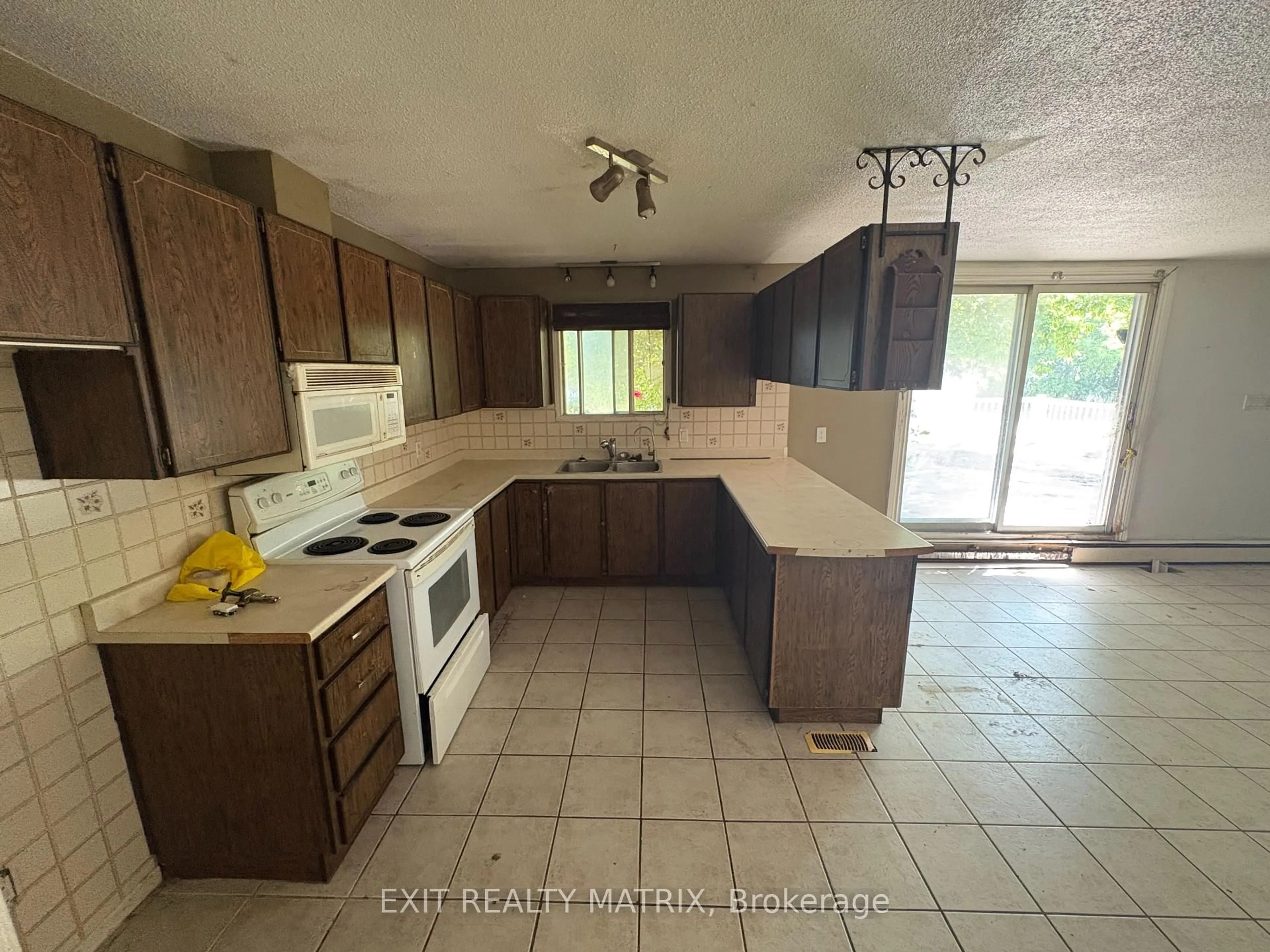Standard kitchen, unknown for 152 Herbert St, The Nation Ontario K0A 2M0