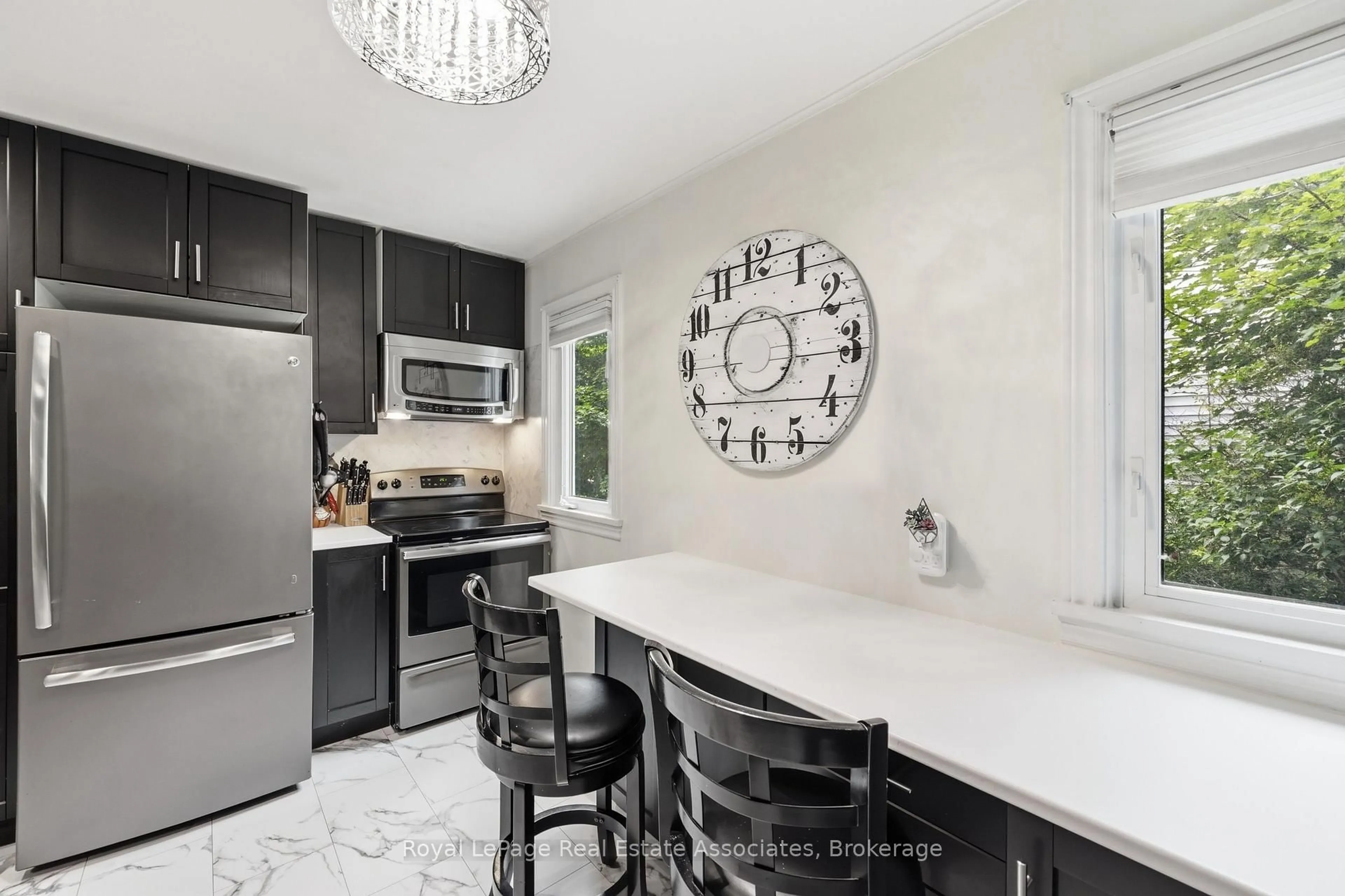Open concept kitchen, ceramic/tile floor for 21 Ridgewood Ave, Guelph Ontario N1H 6C3