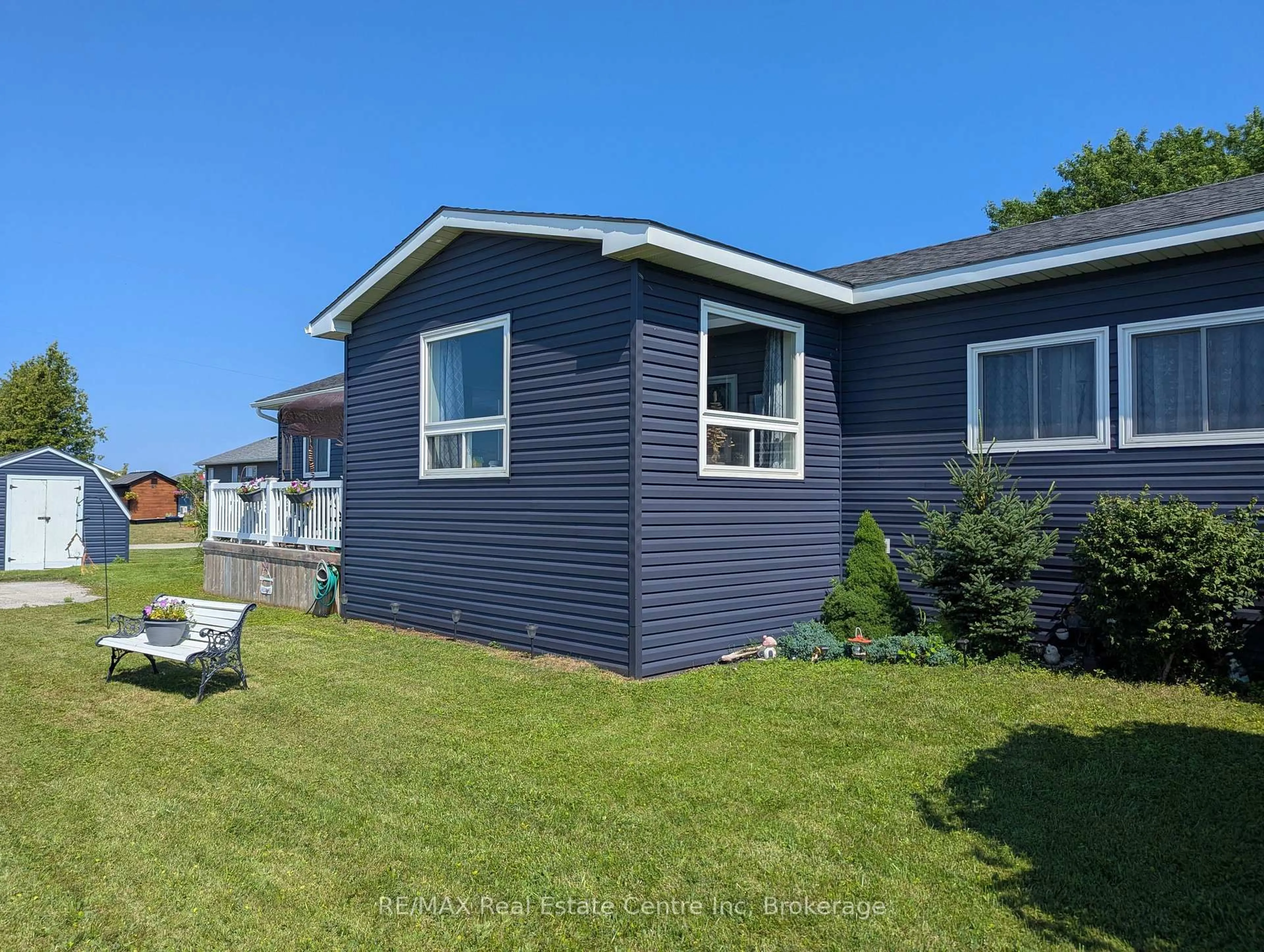 Home with vinyl exterior material, unknown for 27 Cranberry Dr, Ashfield-Colborne-Wawanosh Ontario N7A 3Y3