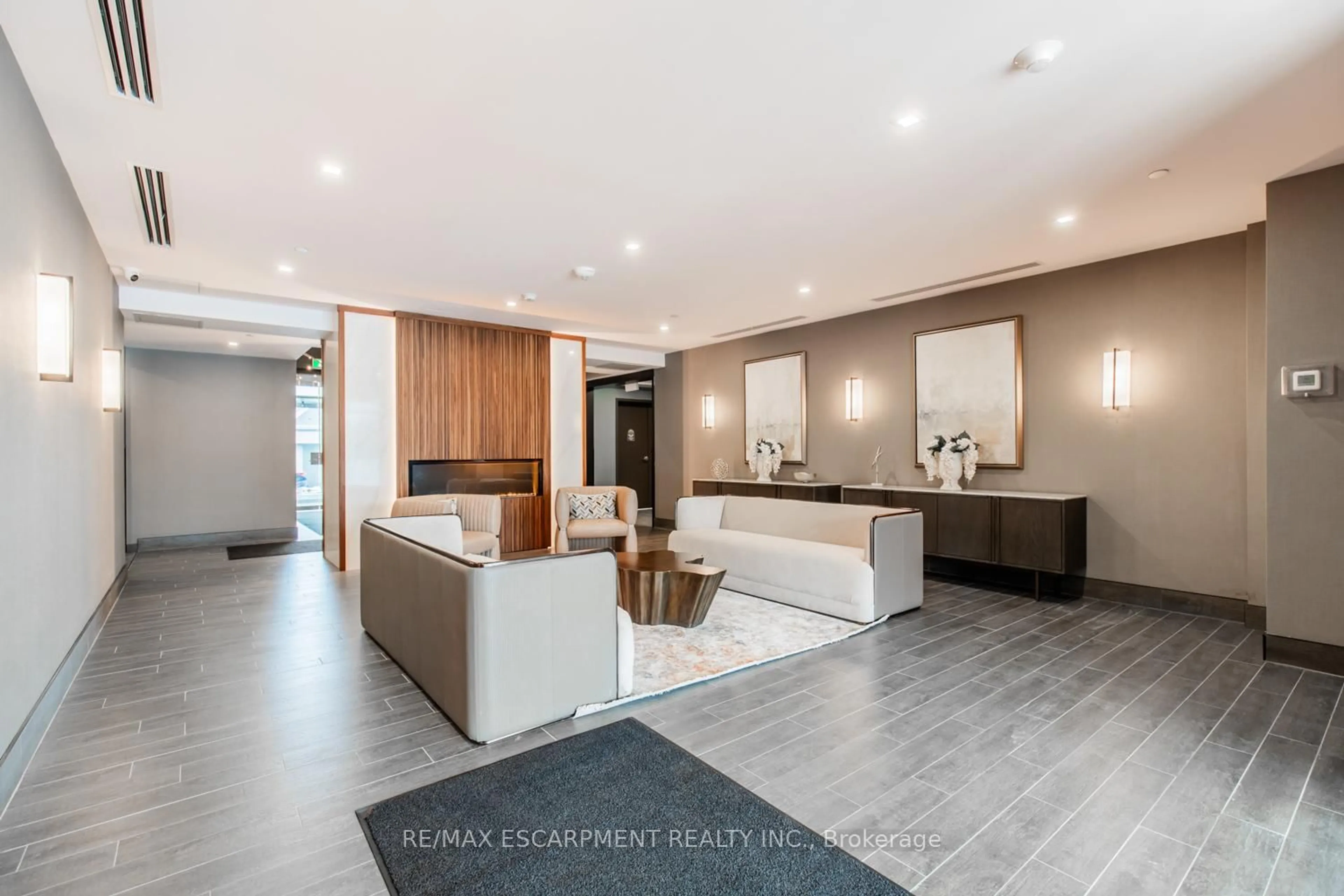 Lobby for 470 Dundas St #904, Hamilton Ontario L8B 1Z2