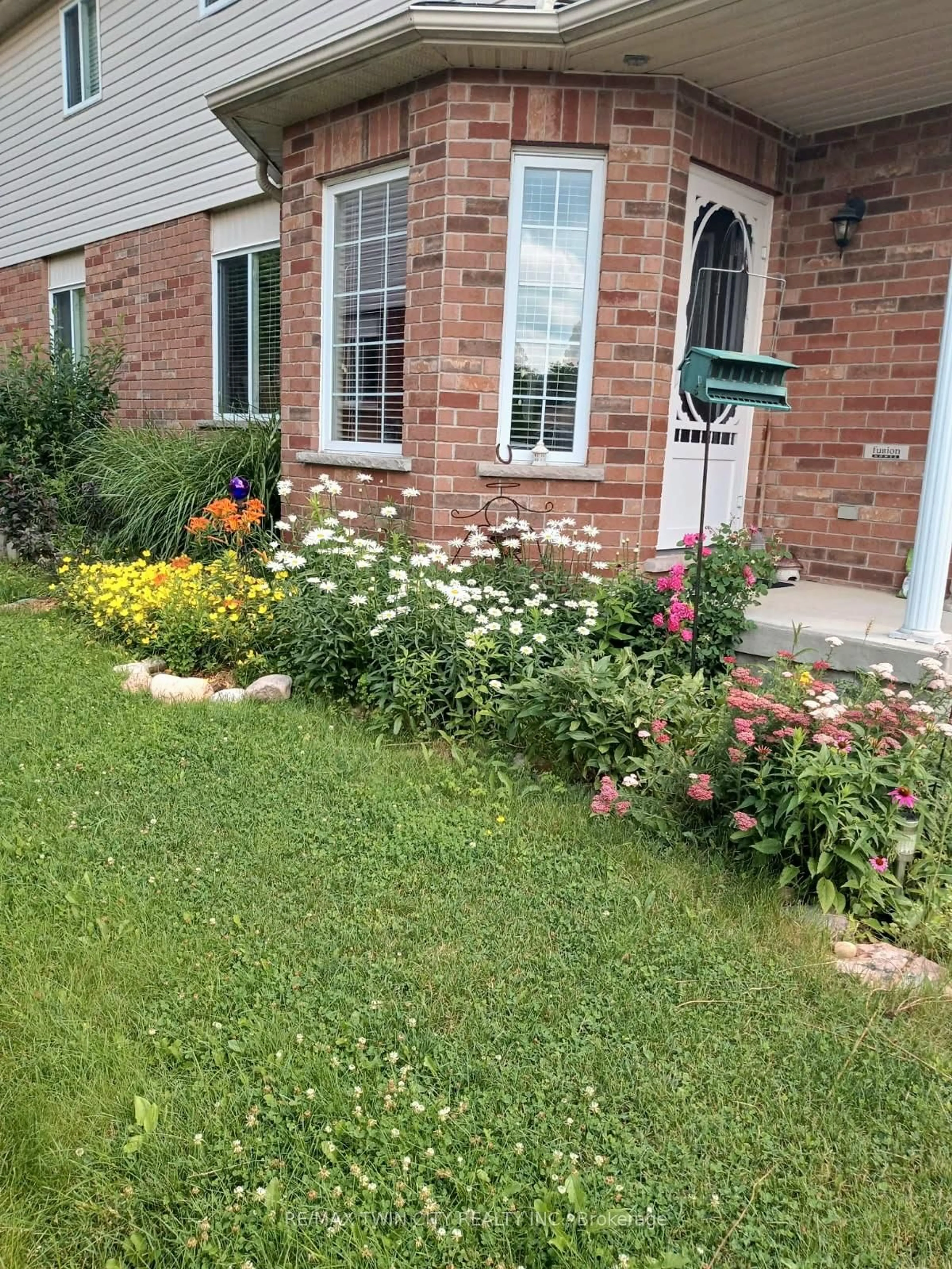 Unknown for 107 Upper Mercer St, Kitchener Ontario N2A 4N1