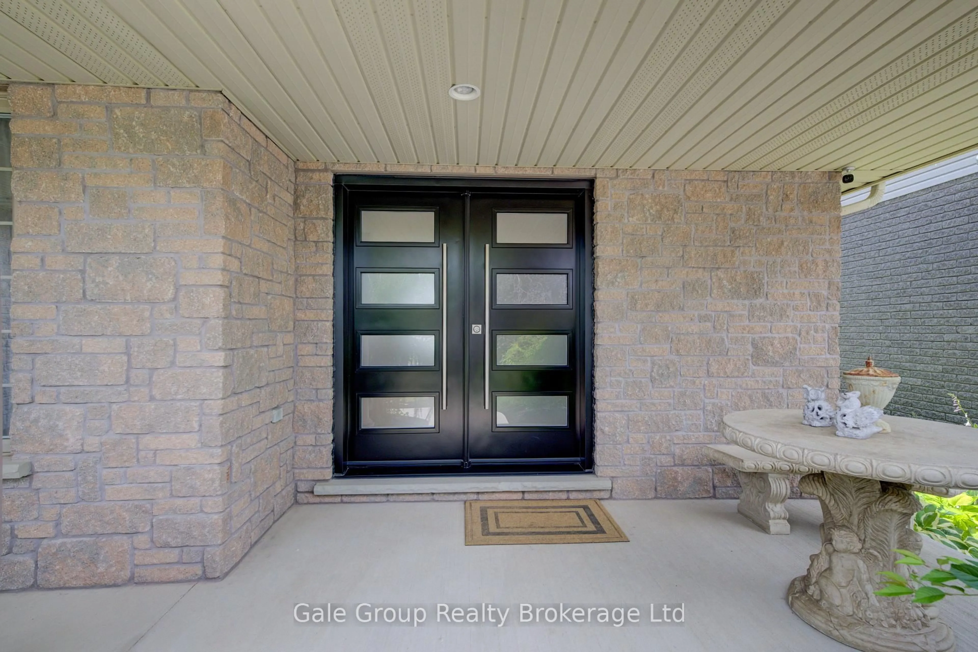 Indoor entryway for 472 Lakeview Dr, Woodstock Ontario N4T 1V3