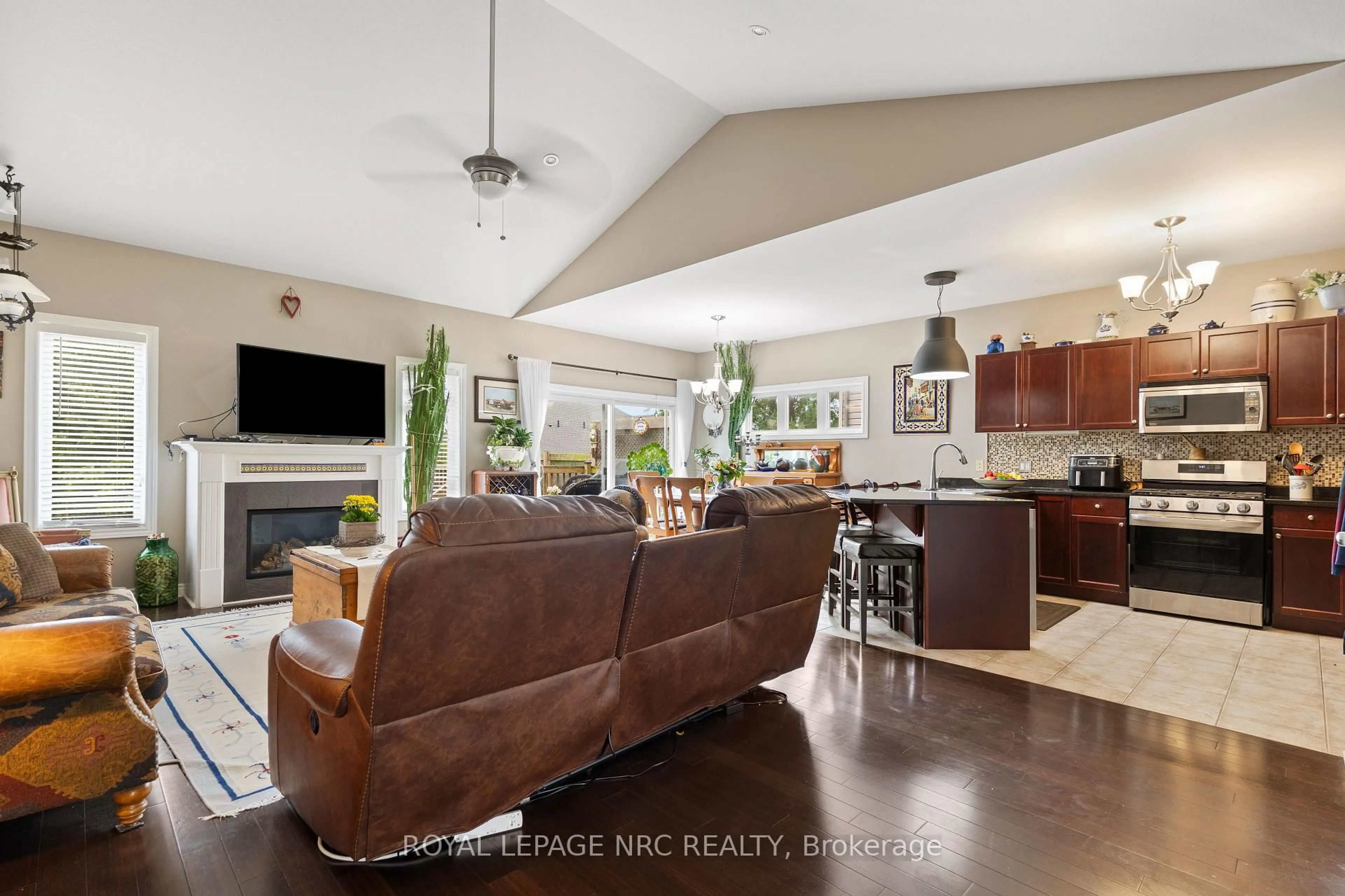 Open concept kitchen, ceramic/tile floor for 15 Fisher Dr, Niagara-on-the-Lake Ontario L0S 1T0