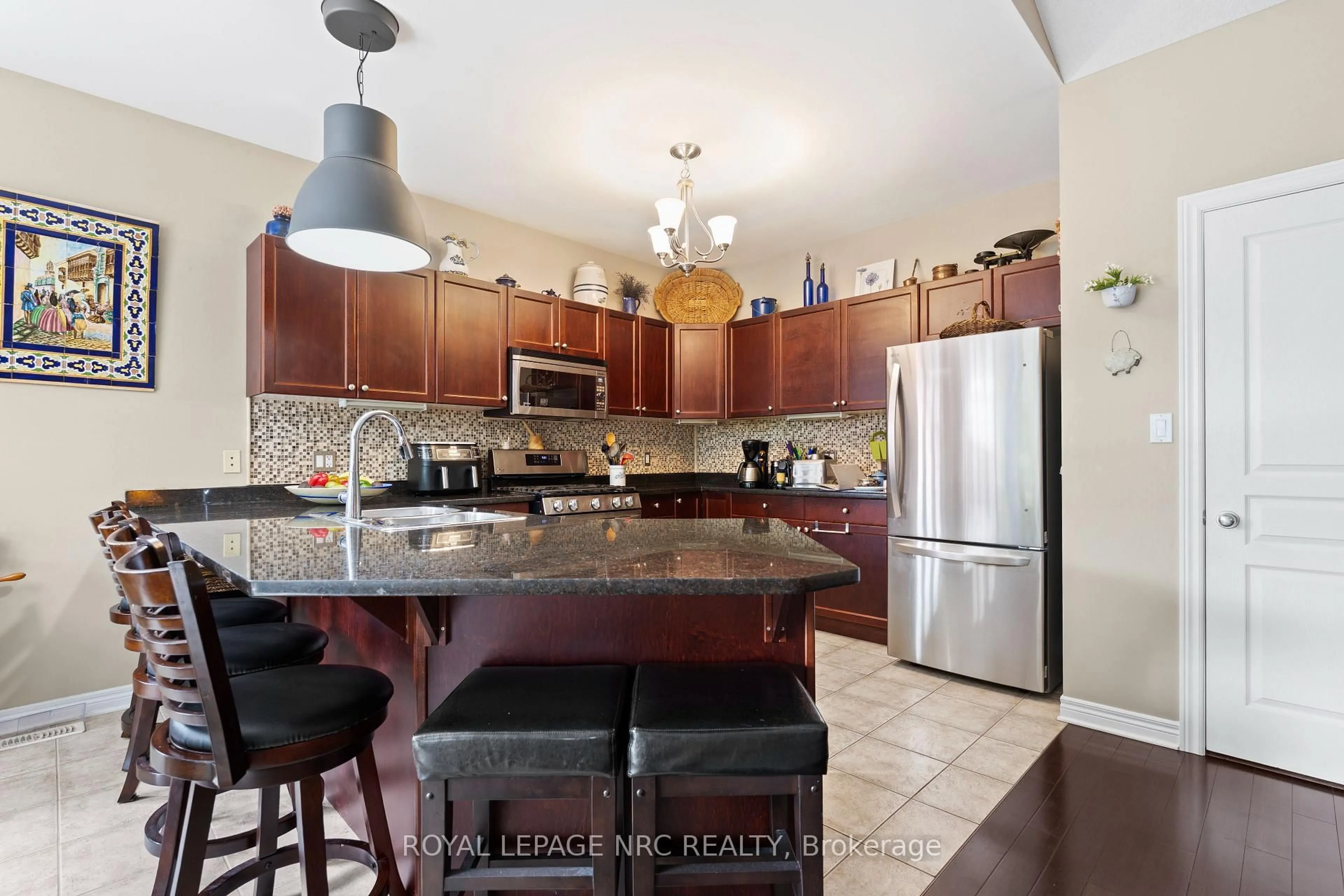 Open concept kitchen, ceramic/tile floor for 15 Fisher Dr, Niagara-on-the-Lake Ontario L0S 1T0