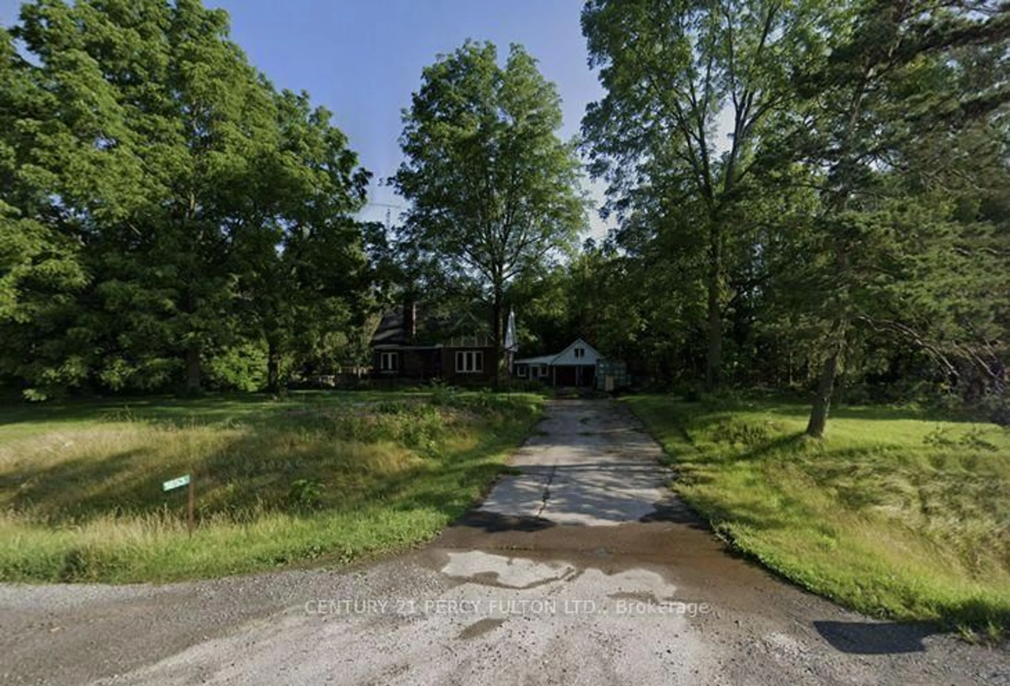 A pic from outside/outdoor area/front of a property/back of a property/a pic from drone, unknown for 1853 Governors Rd, Hamilton Ontario L9H 5E3