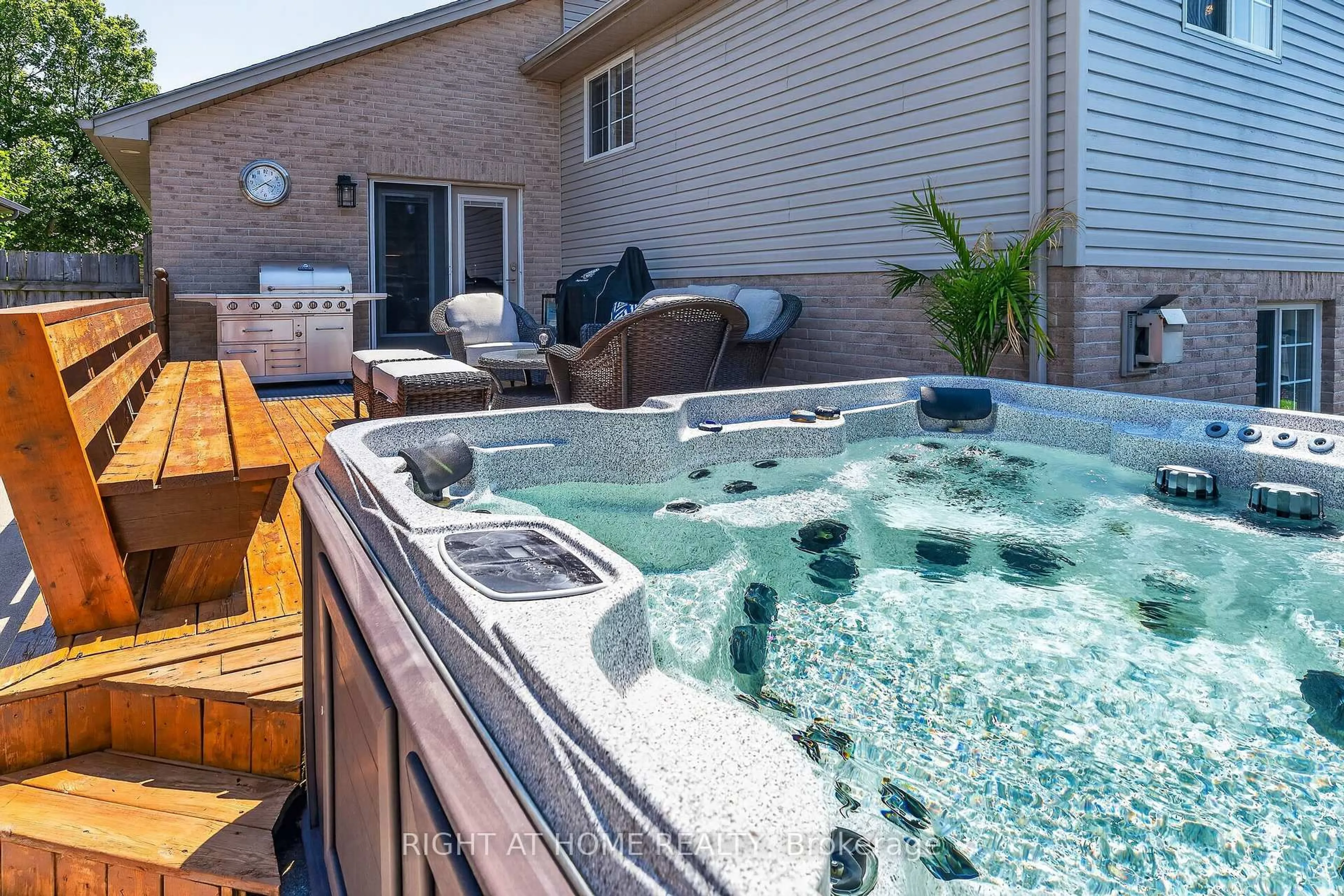 Patio, water/lake/river/ocean view for 10 Galbraith Crt, St. Thomas Ontario N5R 6G8