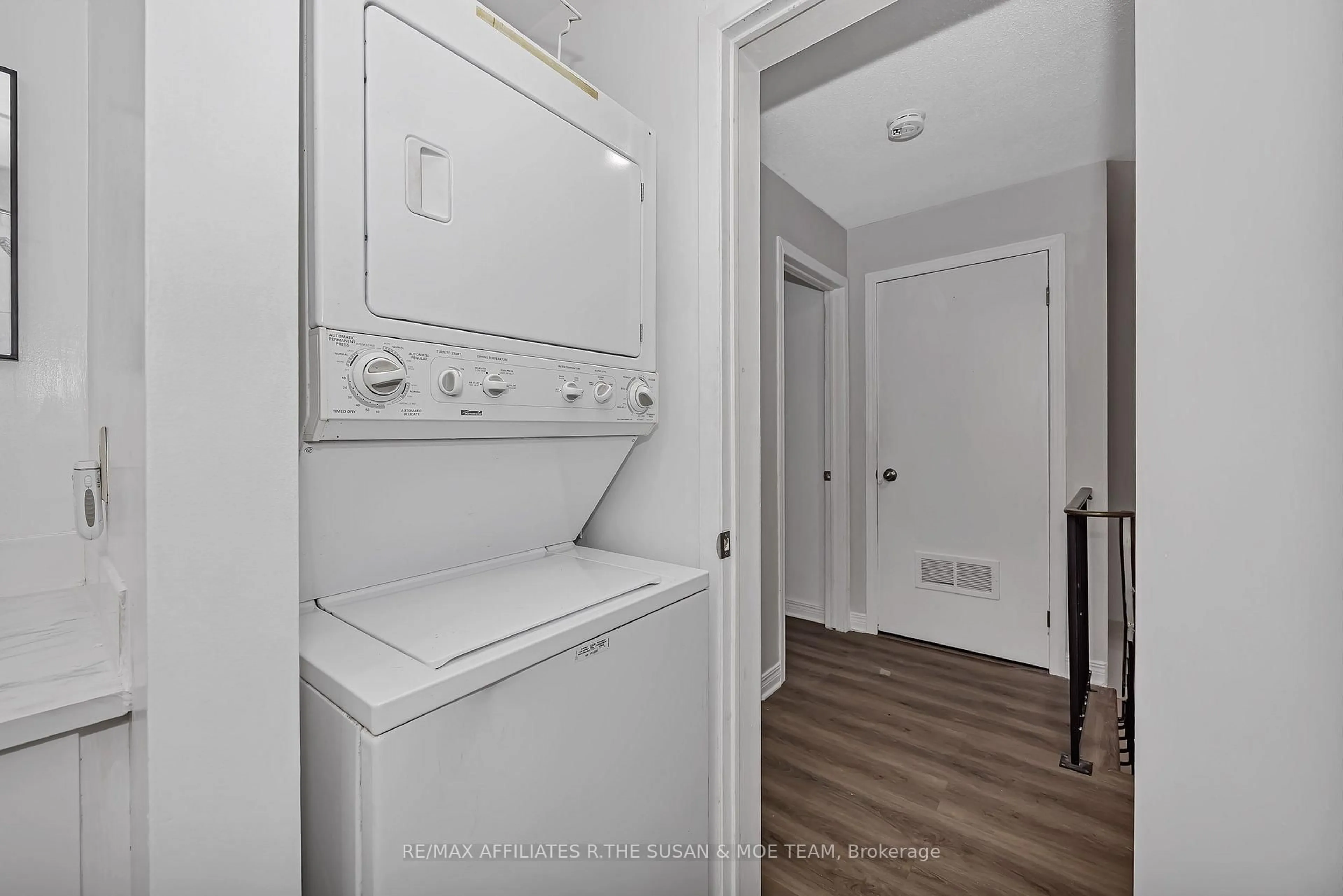 Laundry room for 500 Fenerty Crt #6, Ottawa Ontario K2L 3B1