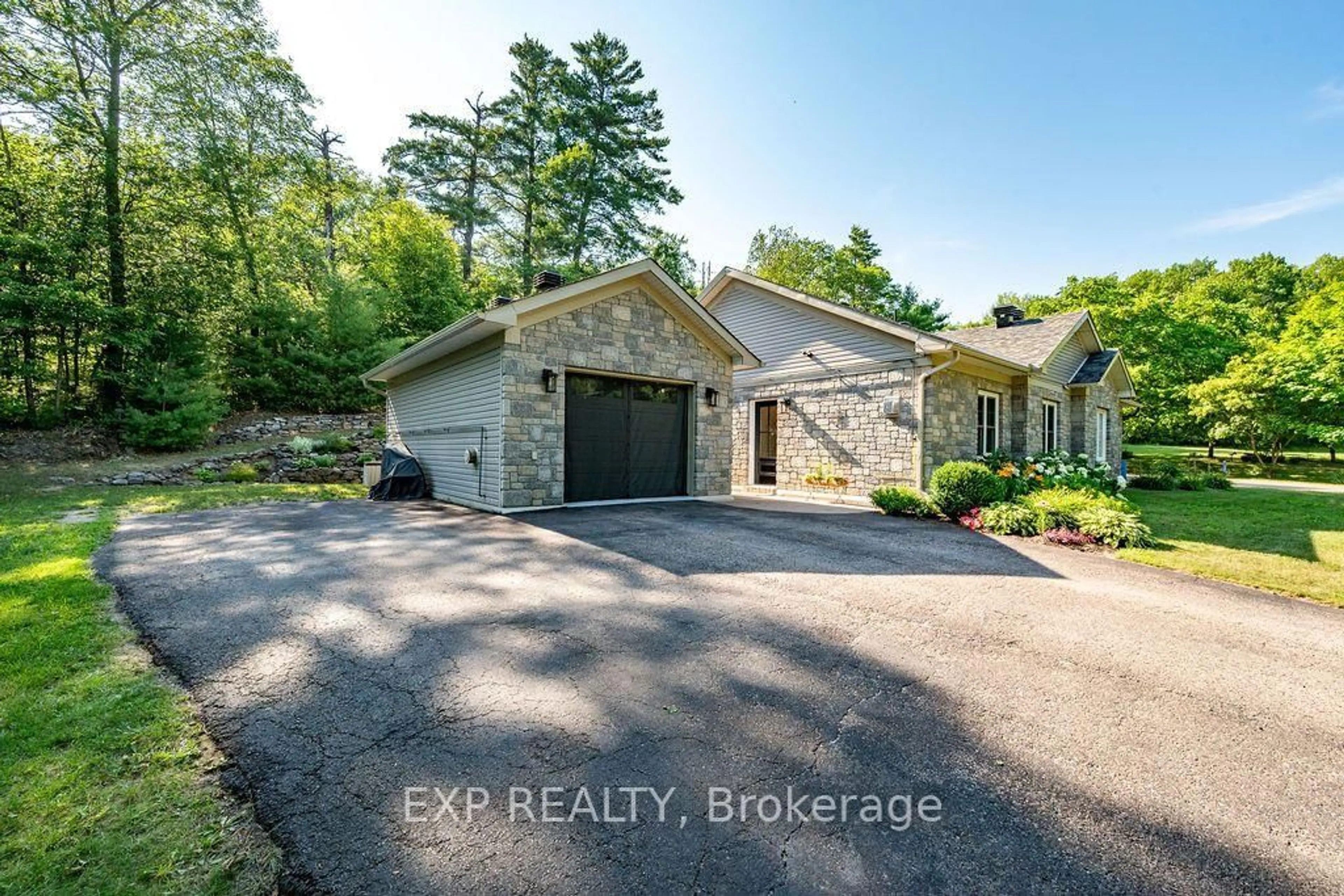 Indoor garage for 66 Carnegie Cres, Calabogie Ontario K0J 1H0