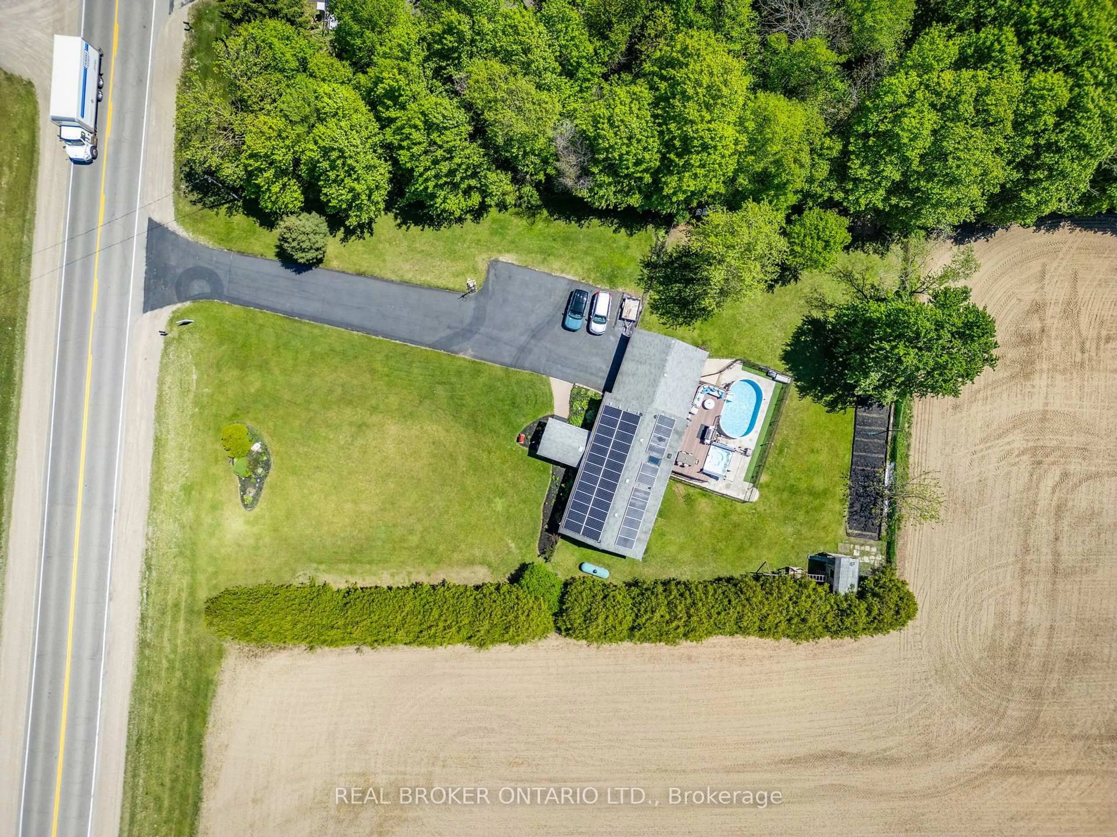 A pic from outside/outdoor area/front of a property/back of a property/a pic from drone, unknown for 6022 Trafalgar Rd, Erin Ontario L0N 1N0
