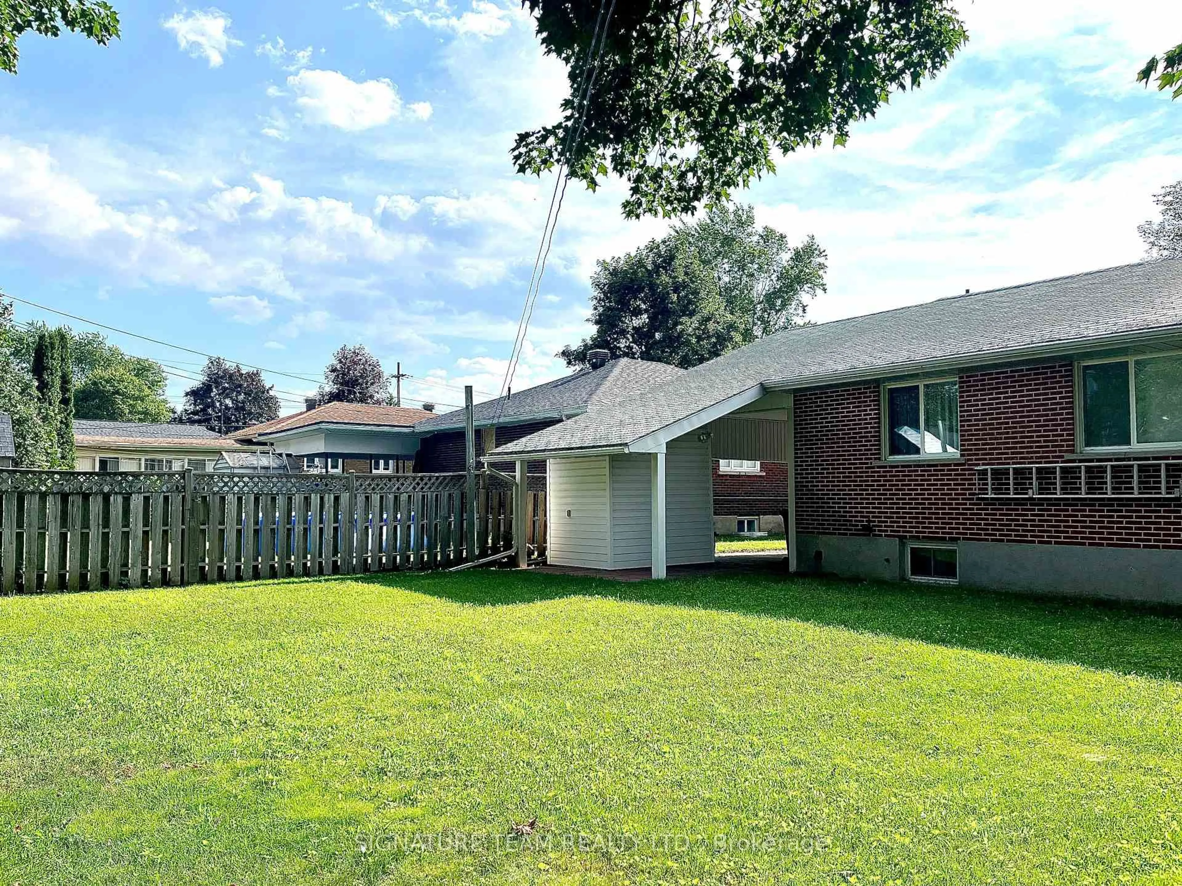 Unknown for 595 Cecelia St, Pembroke Ontario K8A 1T3