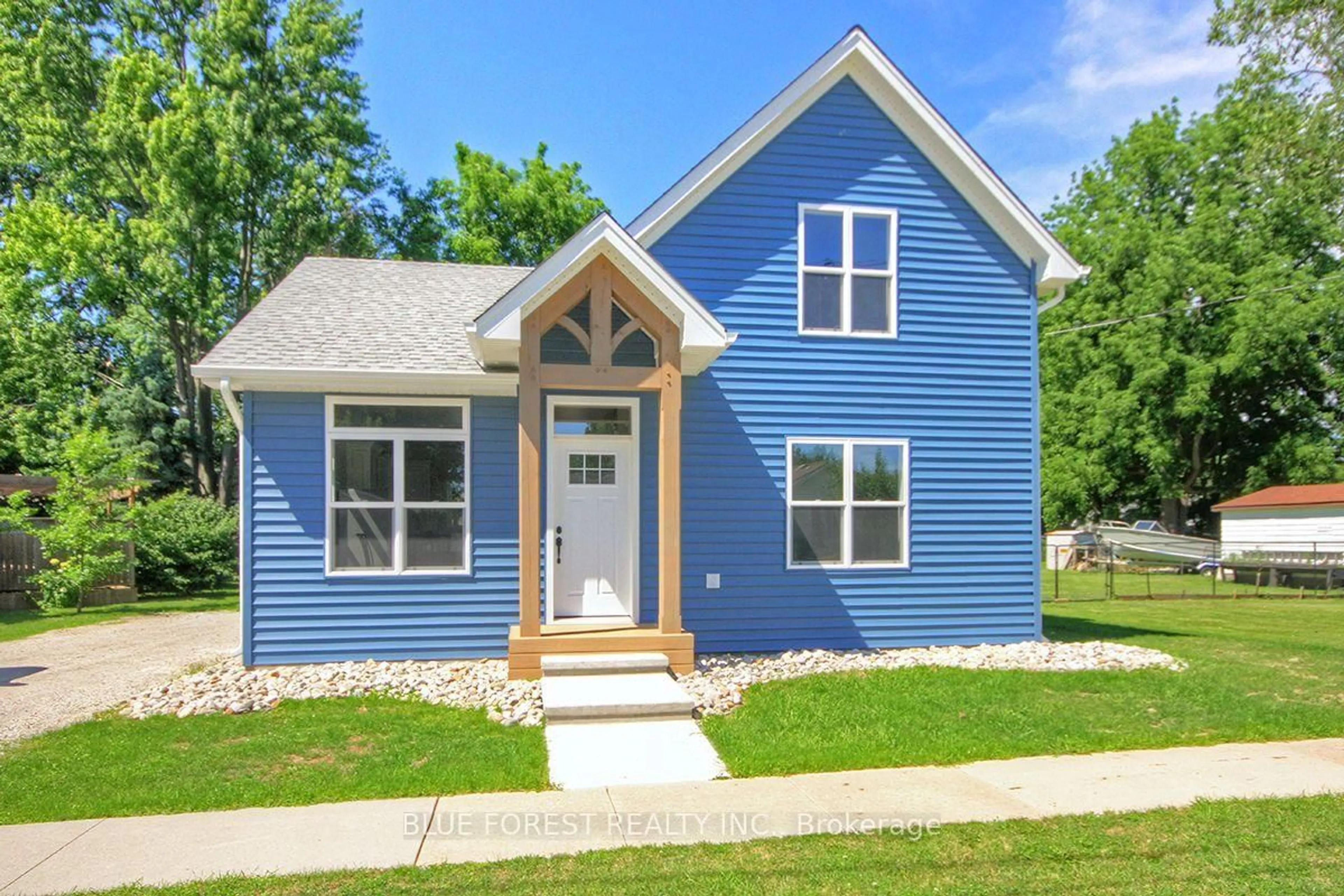 Home with vinyl exterior material, street for 454 Trerice St, Chatham-Kent Ontario N0P 1M0