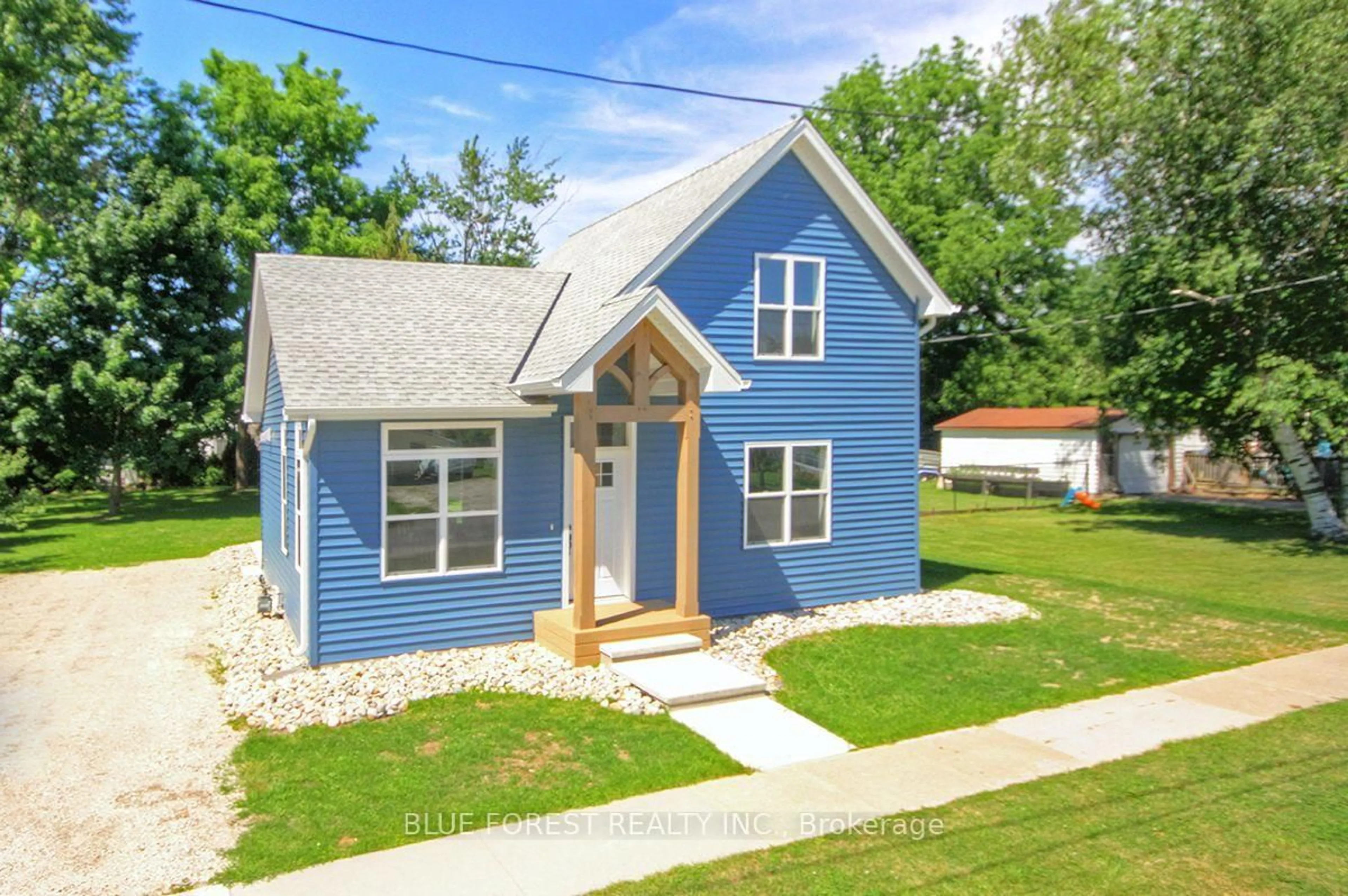 Home with vinyl exterior material, street for 454 Trerice St, Chatham-Kent Ontario N0P 1M0