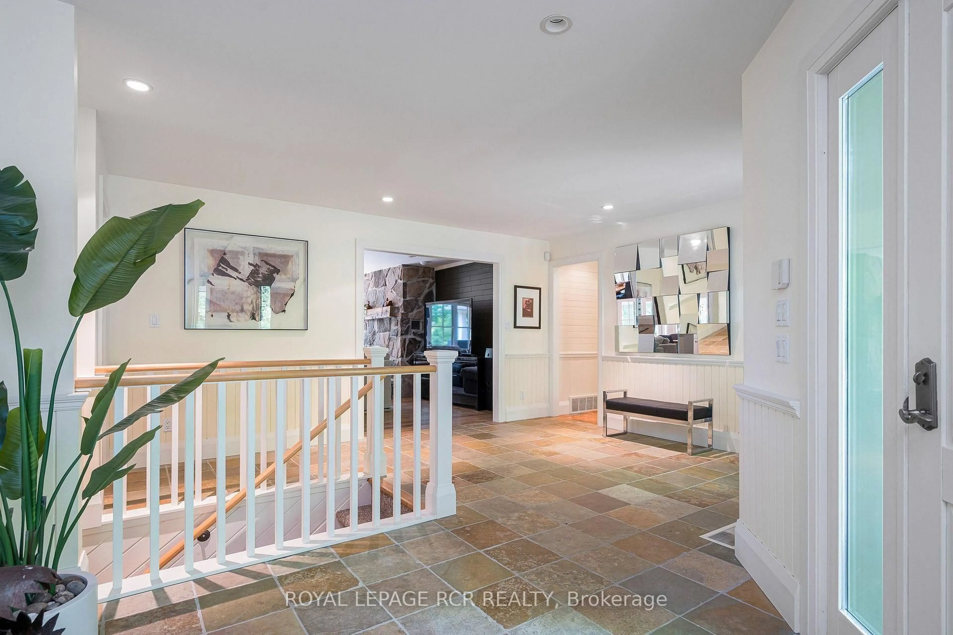 Indoor entryway for 626280 15th Sdrd, Mulmur Ontario L9V 0T4