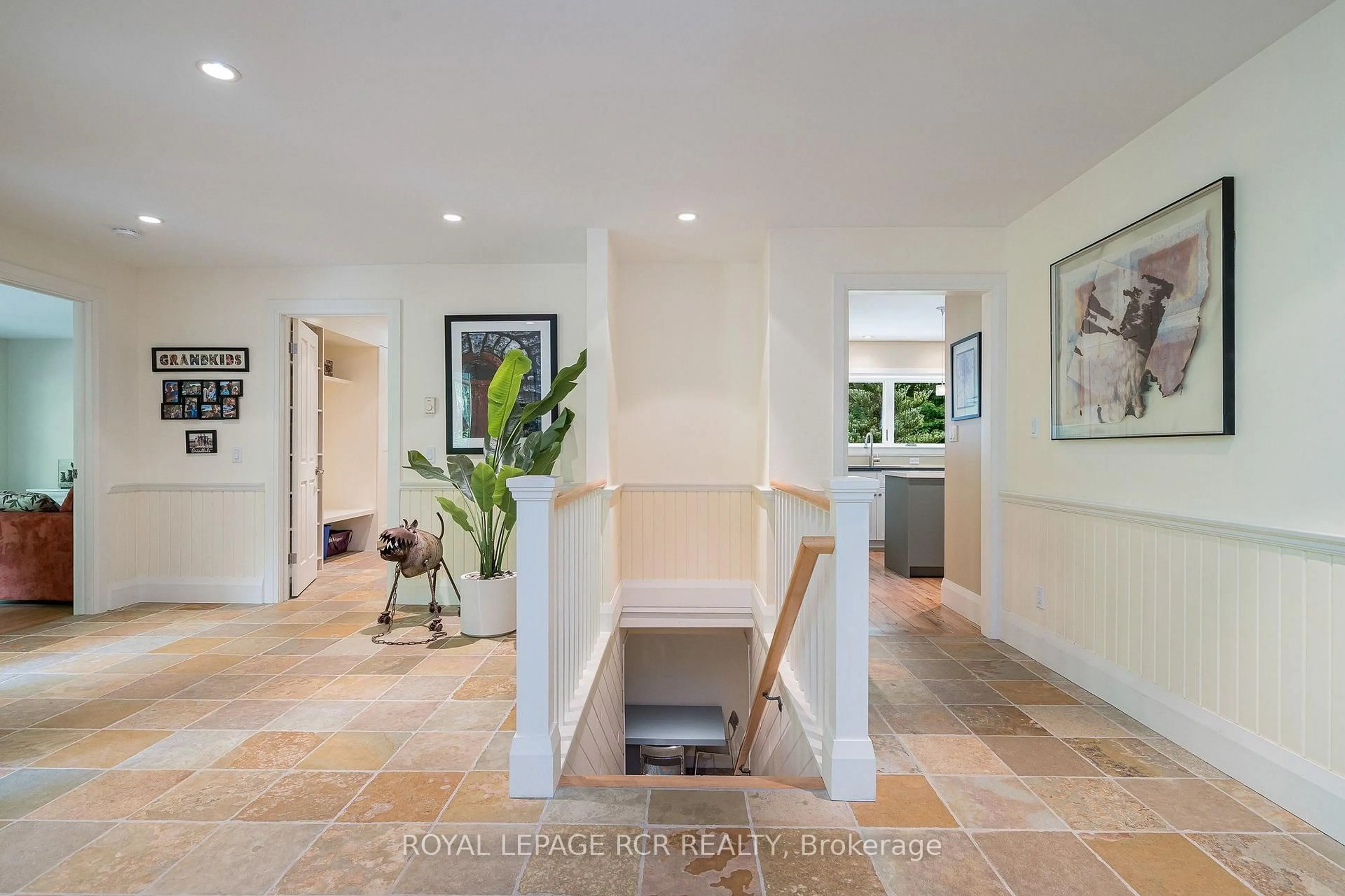 Indoor entryway for 626280 15th Sdrd, Mulmur Ontario L9V 0T4
