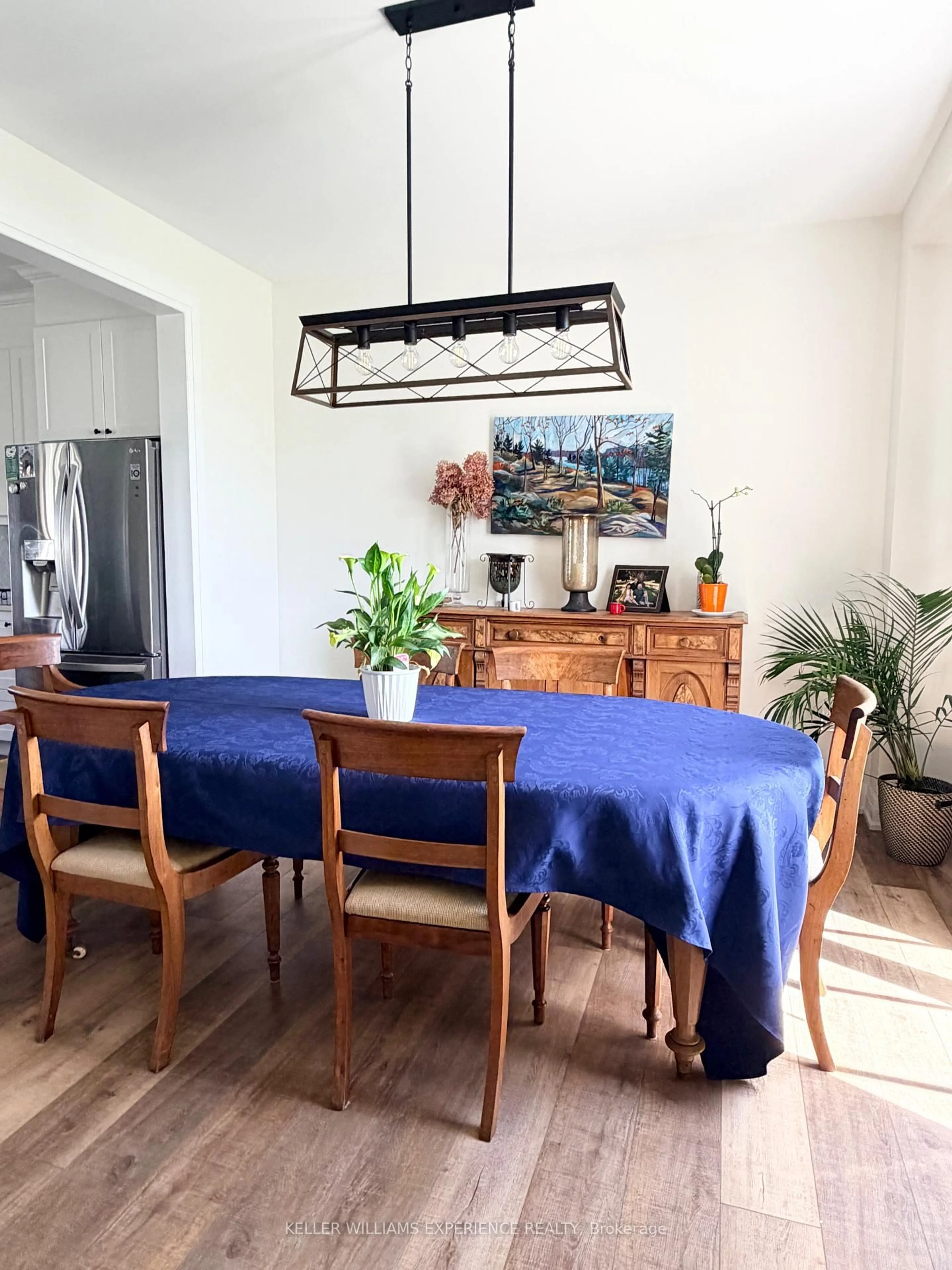 Dining room, wood/laminate floor for 31 Browning Blvd, Bracebridge Ontario P1L 0G2