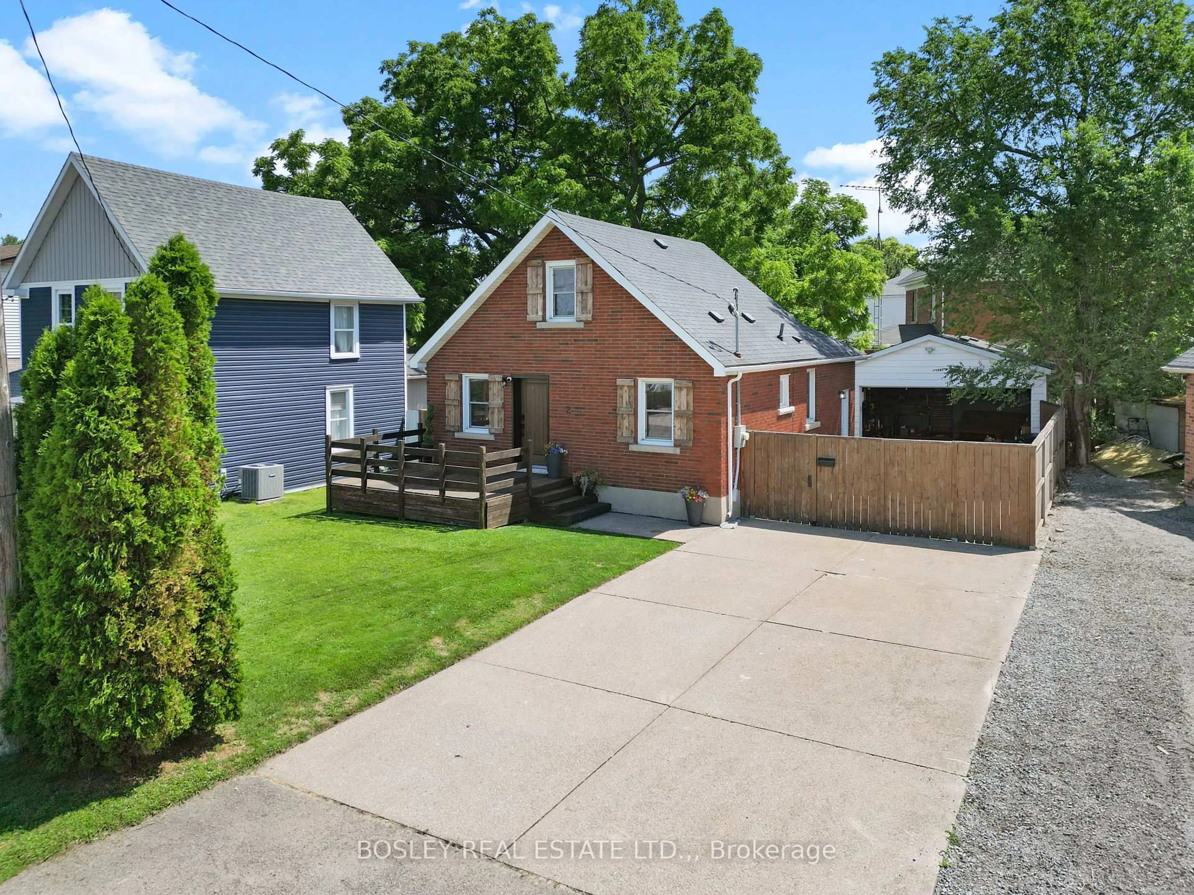A pic from outside/outdoor area/front of a property/back of a property/a pic from drone, street for 2 Monro St, St. Catharines Ontario L2N 2B3