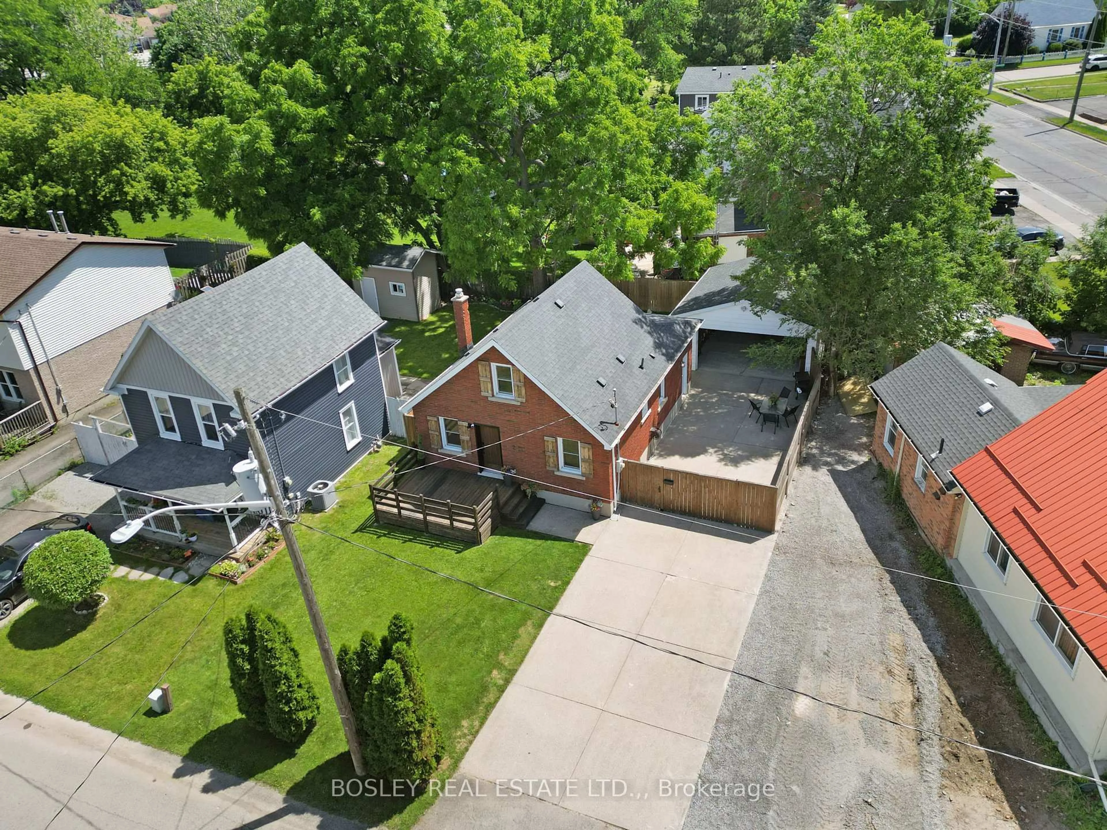A pic from outside/outdoor area/front of a property/back of a property/a pic from drone, street for 2 Monro St, St. Catharines Ontario L2N 2B3