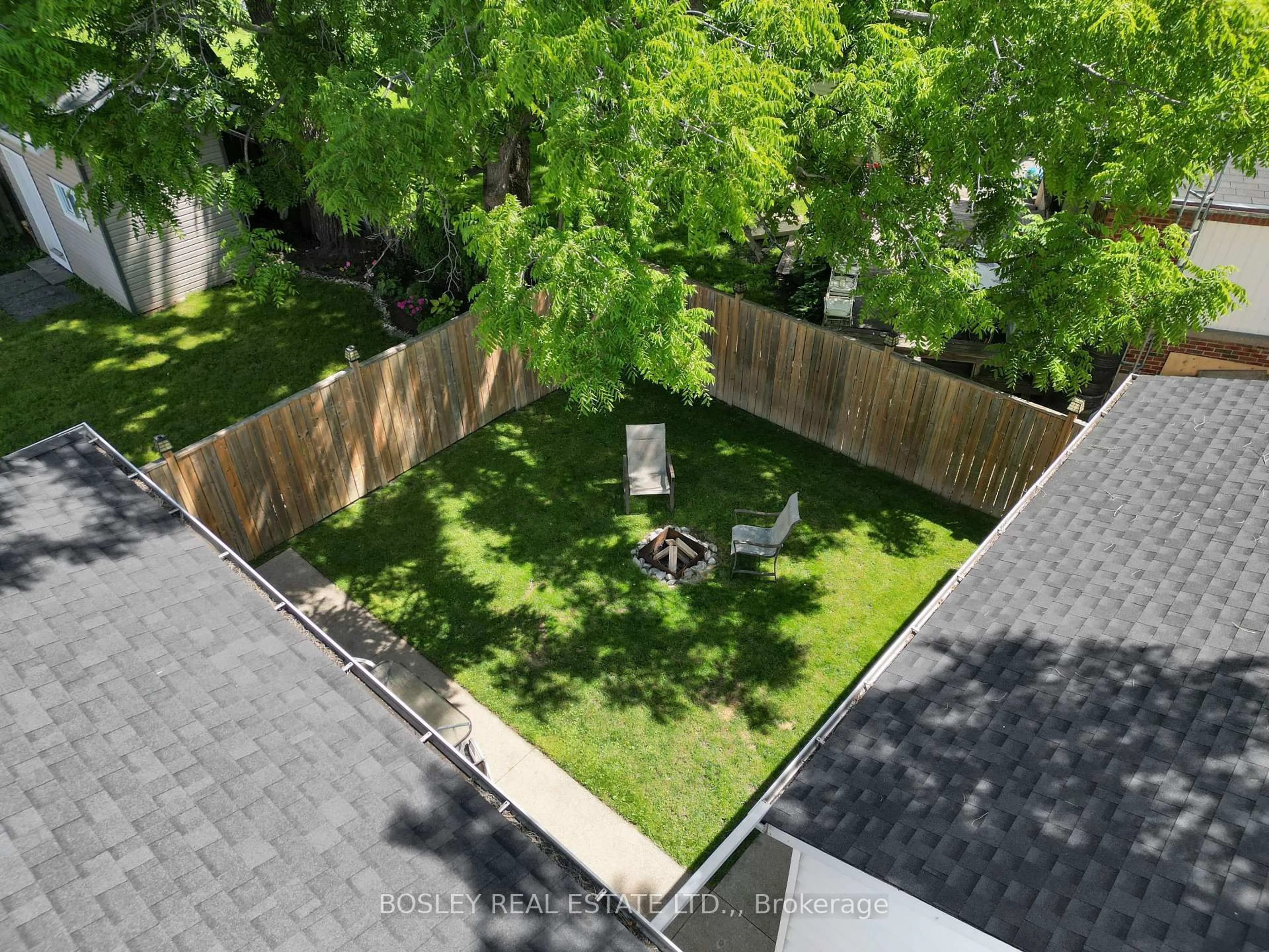 A pic from outside/outdoor area/front of a property/back of a property/a pic from drone, street for 2 Monro St, St. Catharines Ontario L2N 2B3