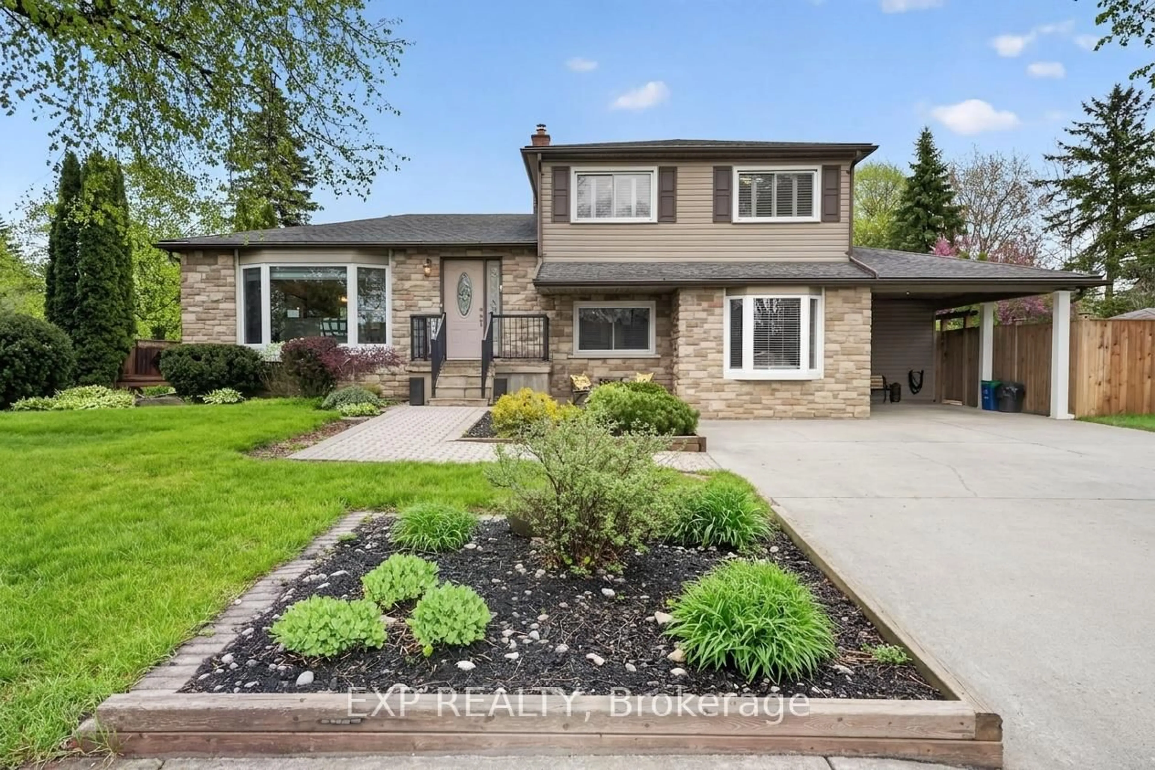 Home with brick exterior material, street for 3510 Yale Cres, Niagara Falls Ontario L2J 3C5