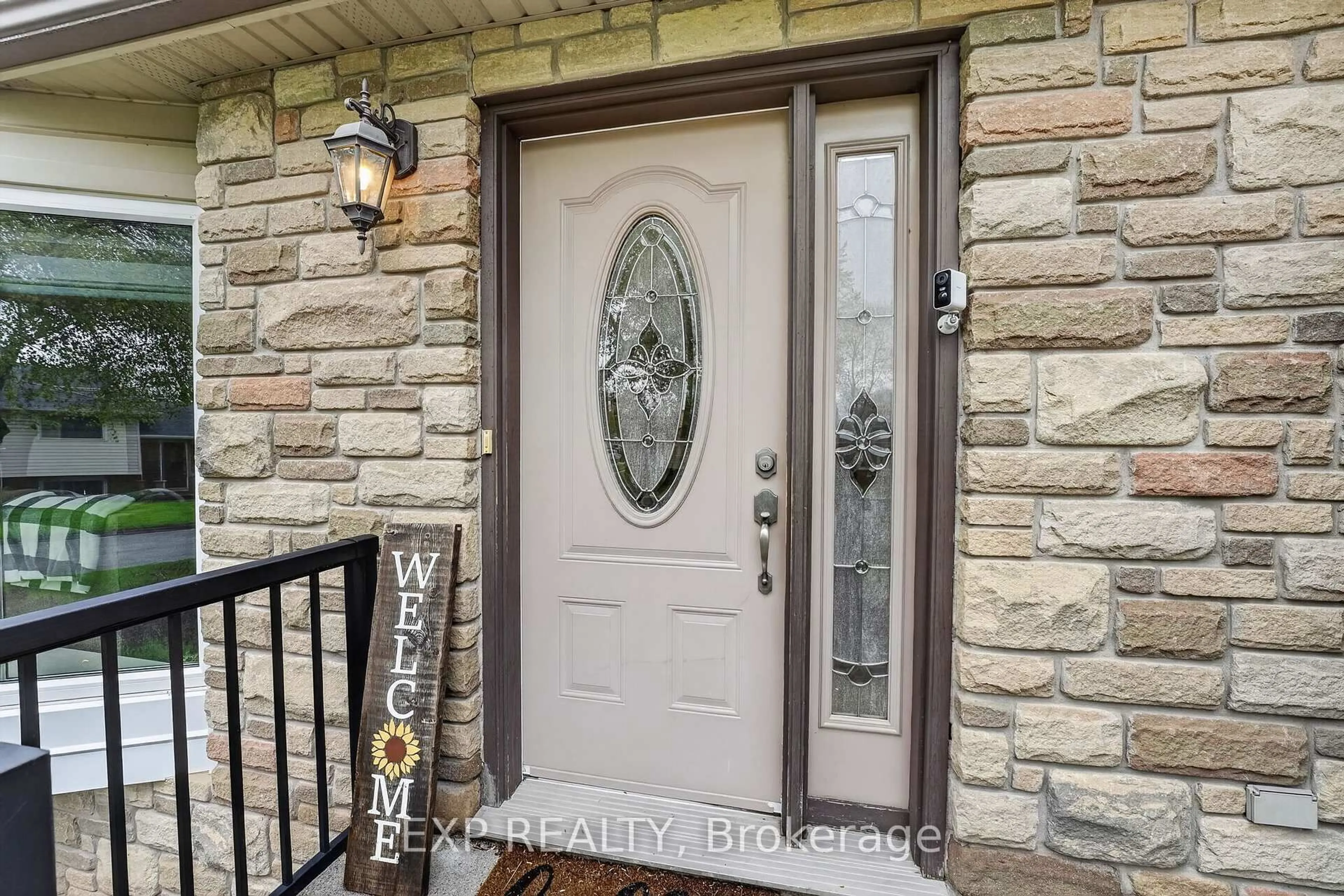 Indoor entryway for 3510 Yale Cres, Niagara Falls Ontario L2J 3C5
