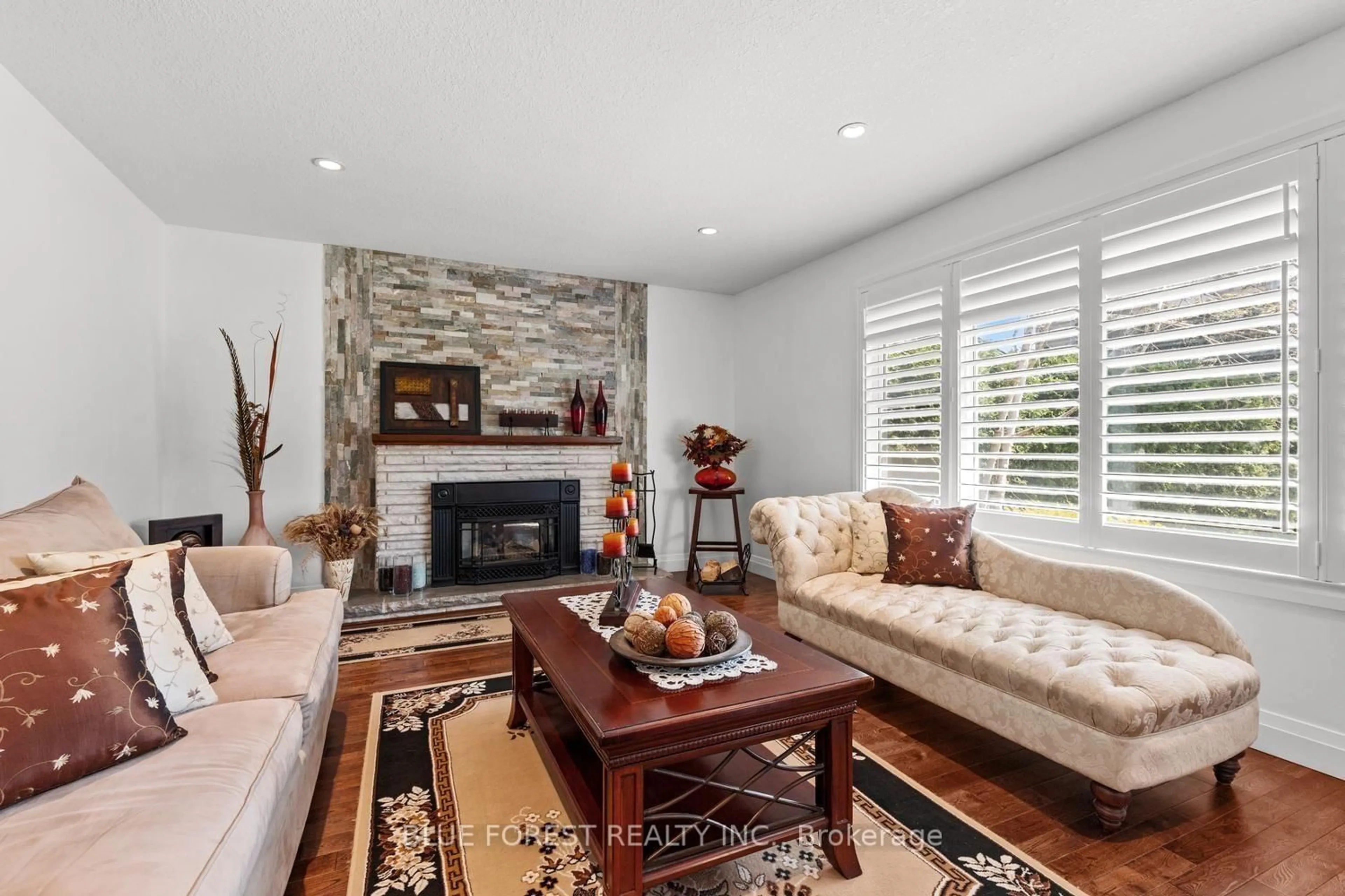 Living room with furniture, unknown for 535 Gordon Ave, London South Ontario N6J 2V9